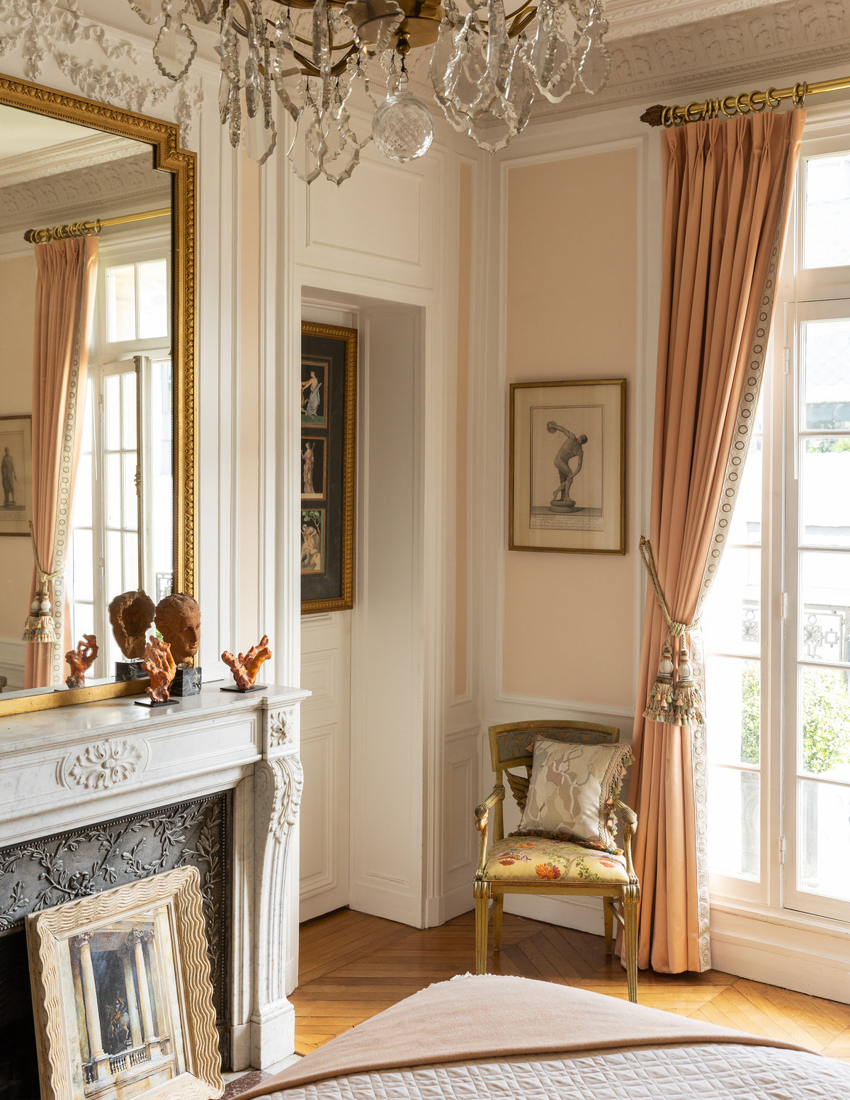 Samuel and Sons Chevallerie Appliqué Border — scenography