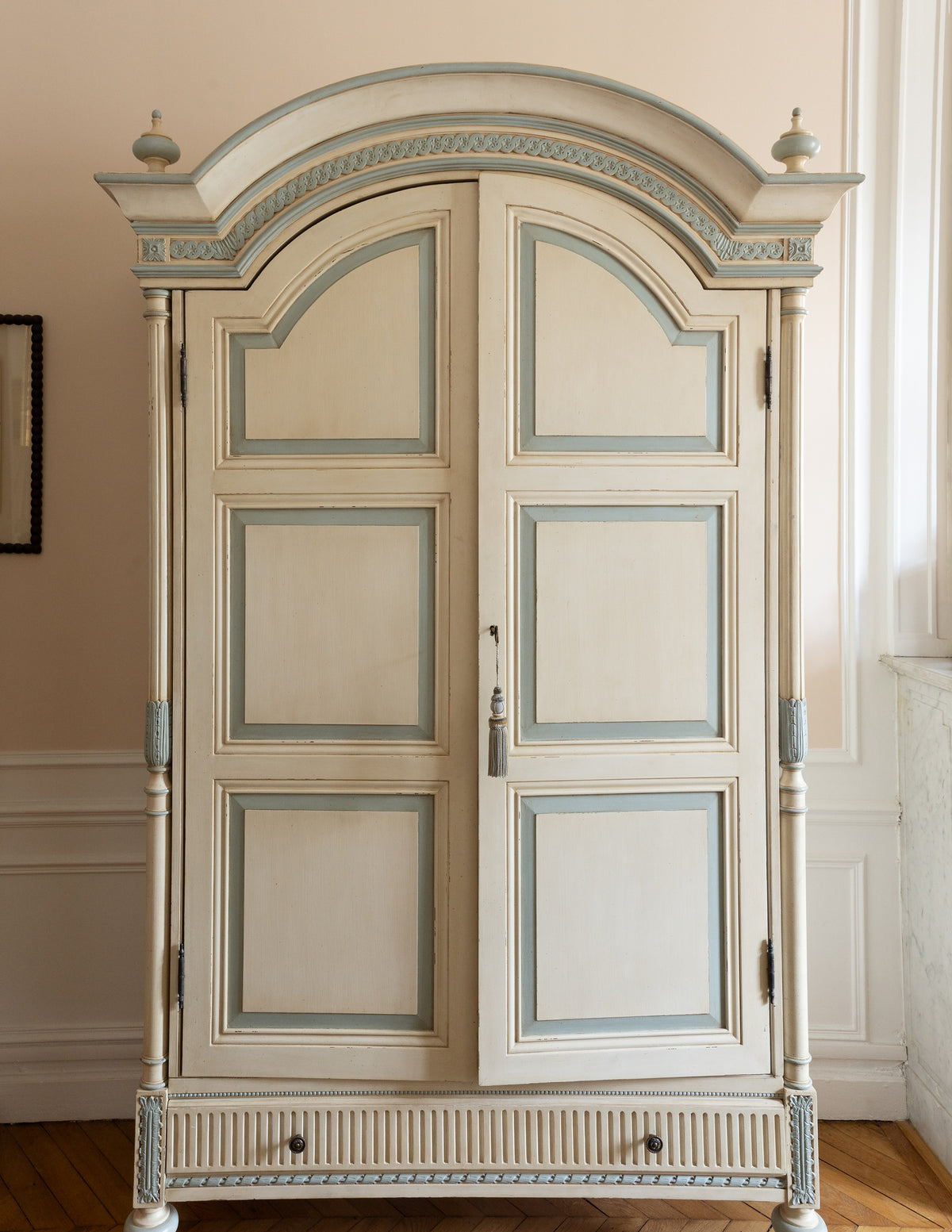 Samuel and Sons Bagatelle Key Tassel — scenography