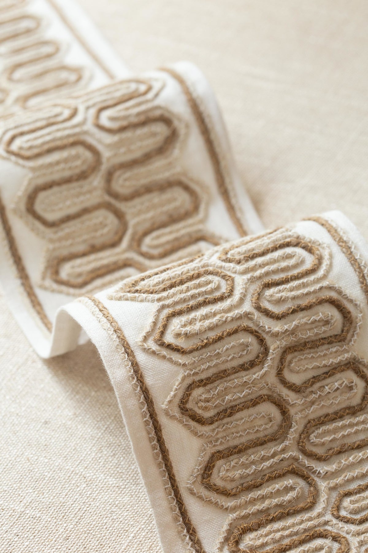 Samuel and Sons Sankara Jute Border — scenography