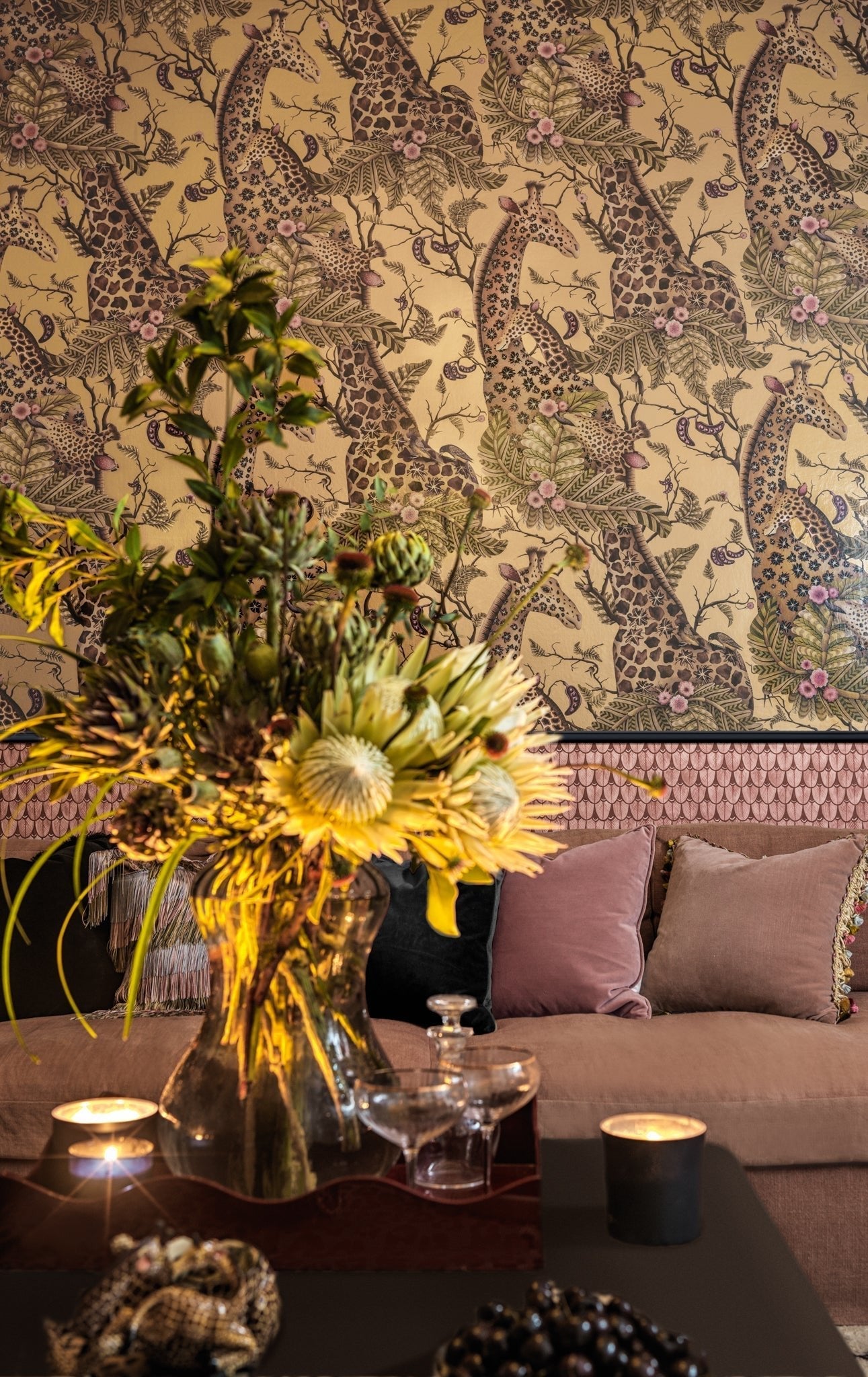 Cole & Son Royal Giraffe Gilded - interior