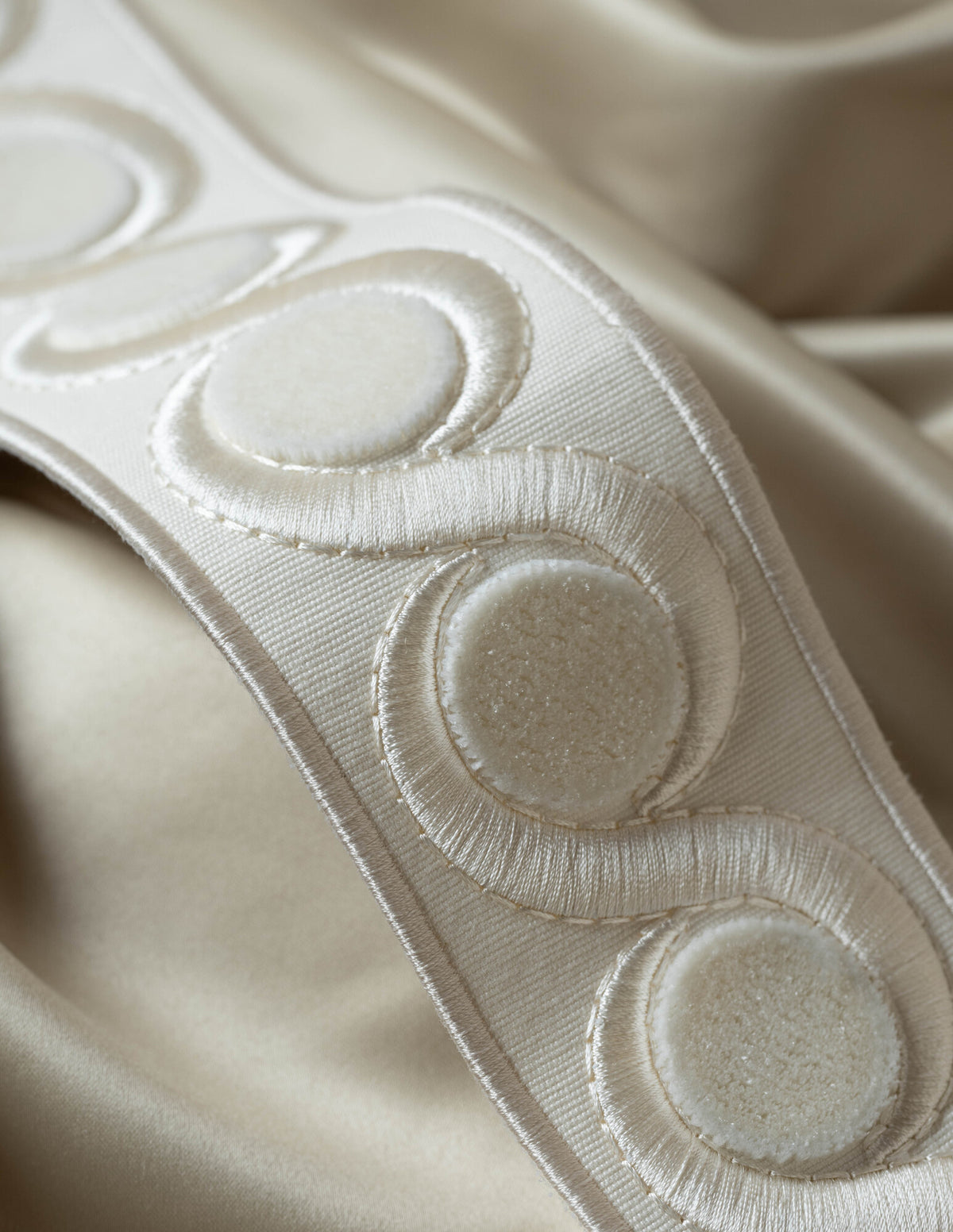 Samuel and Sons Isadora Velvet Border — scenography