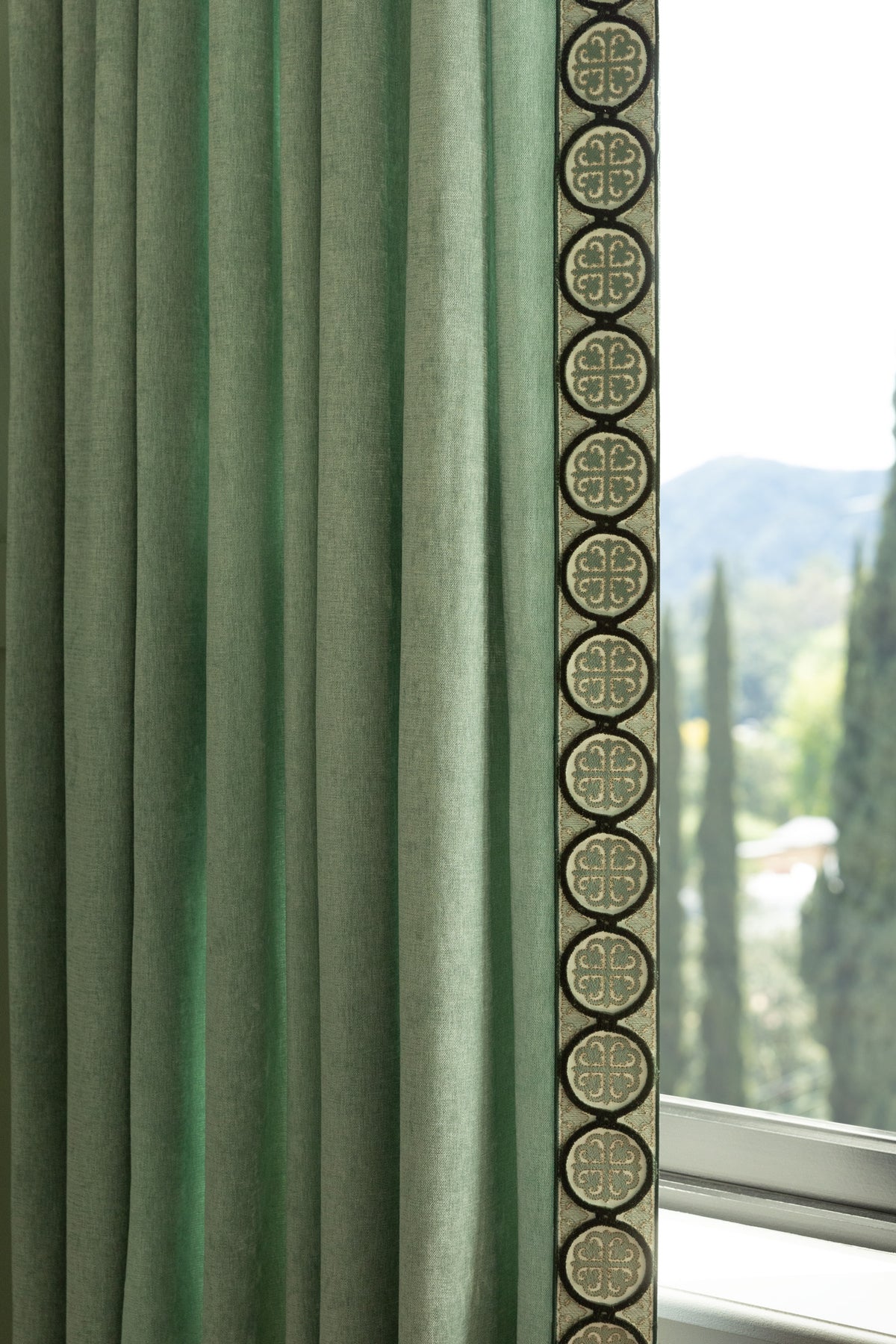Samuel and Sons Paloma Velvet Border — scenography