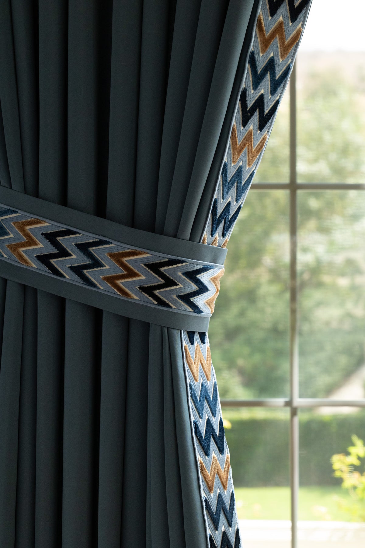 Samuel and Sons Arlo Velvet Border — scenography