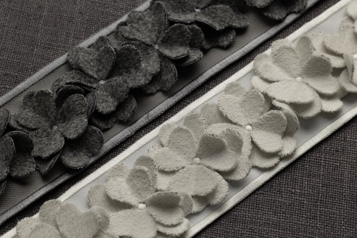Samuel and Sons Clover Appliqué Border — scenography