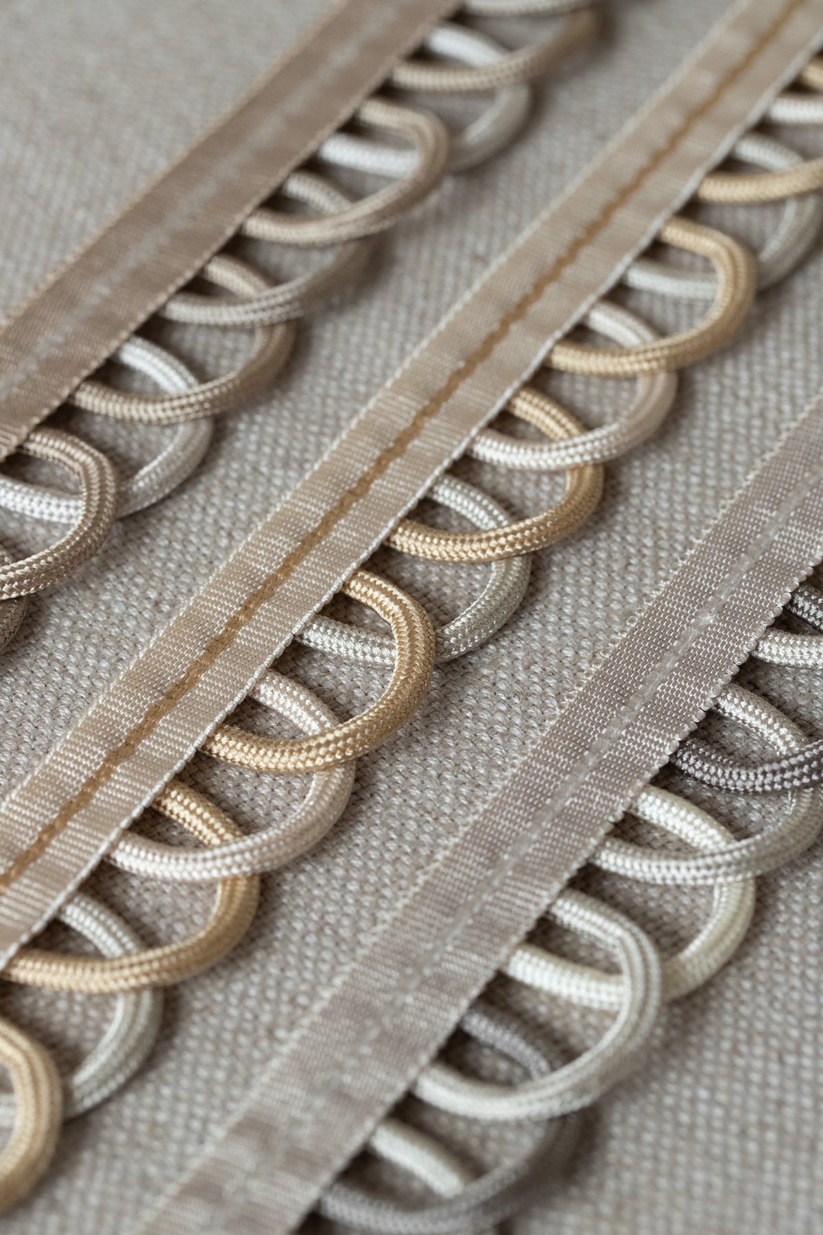 Samuel and Sons Posy Scalloped Border — scenography