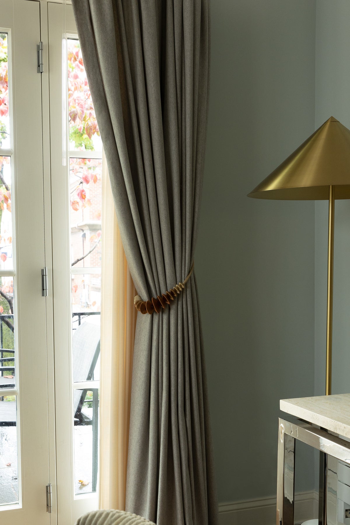 Samuel and Sons Coronet Holdback — scenography