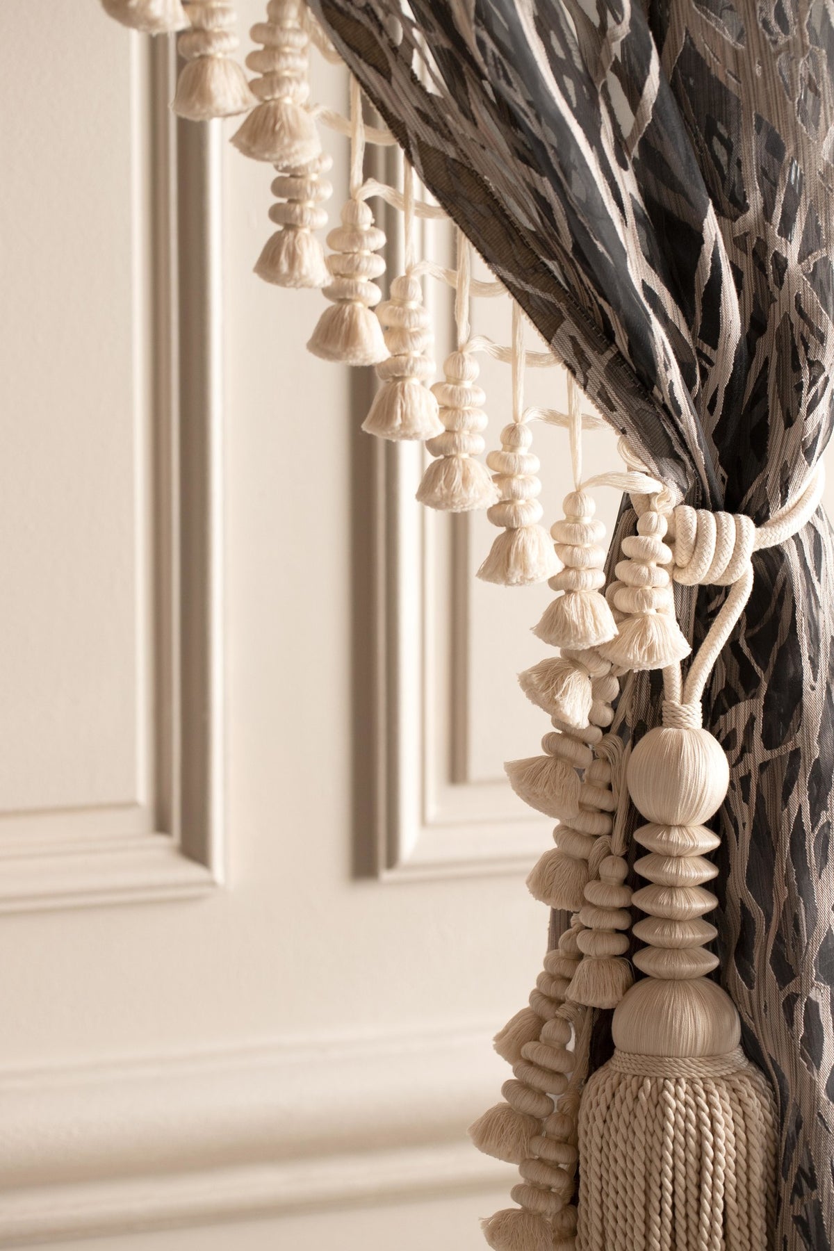 Samuel and Sons Caitlin Single Tassel Tieback — scenography