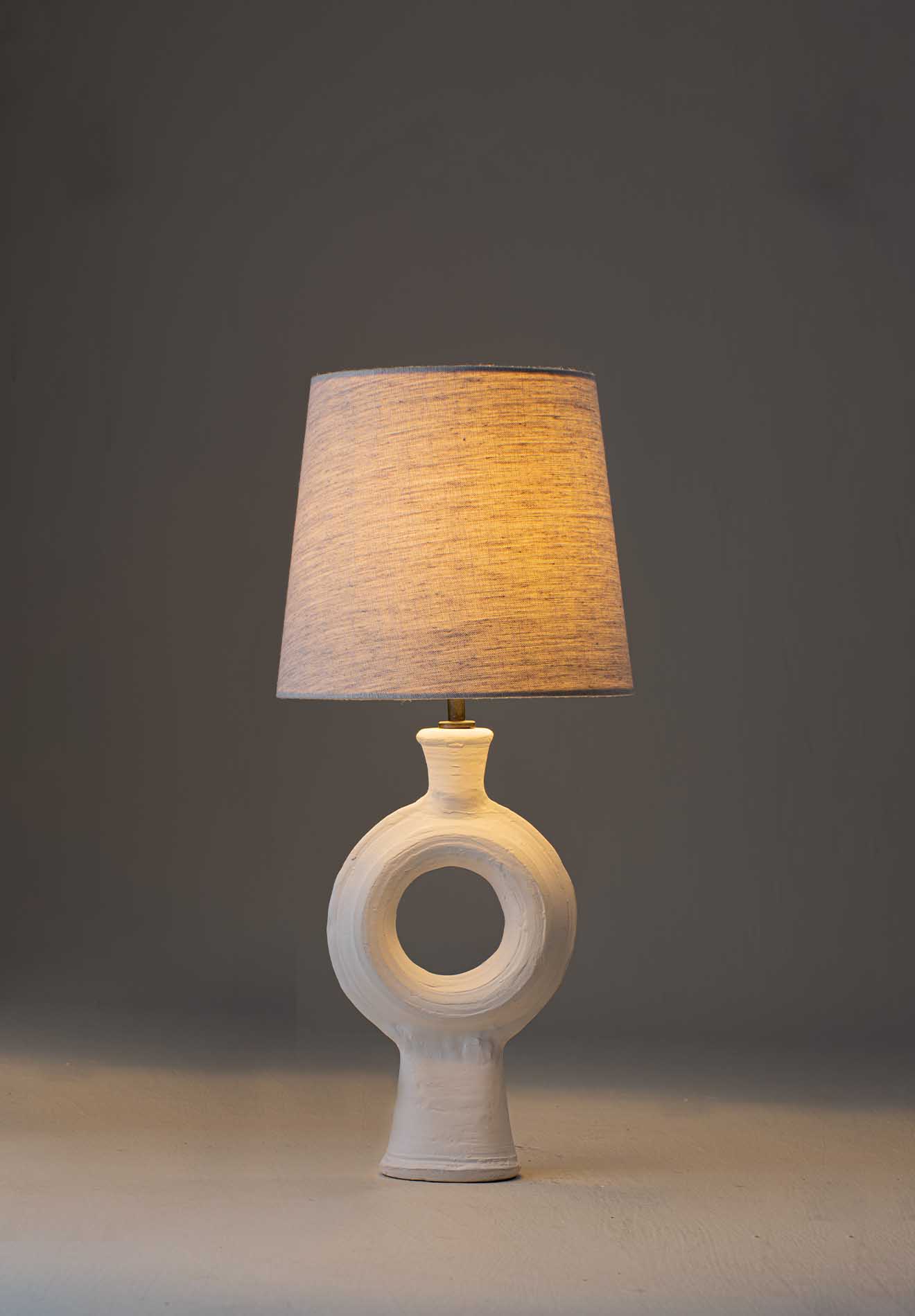 Dougal Lamp - Biscuit lit