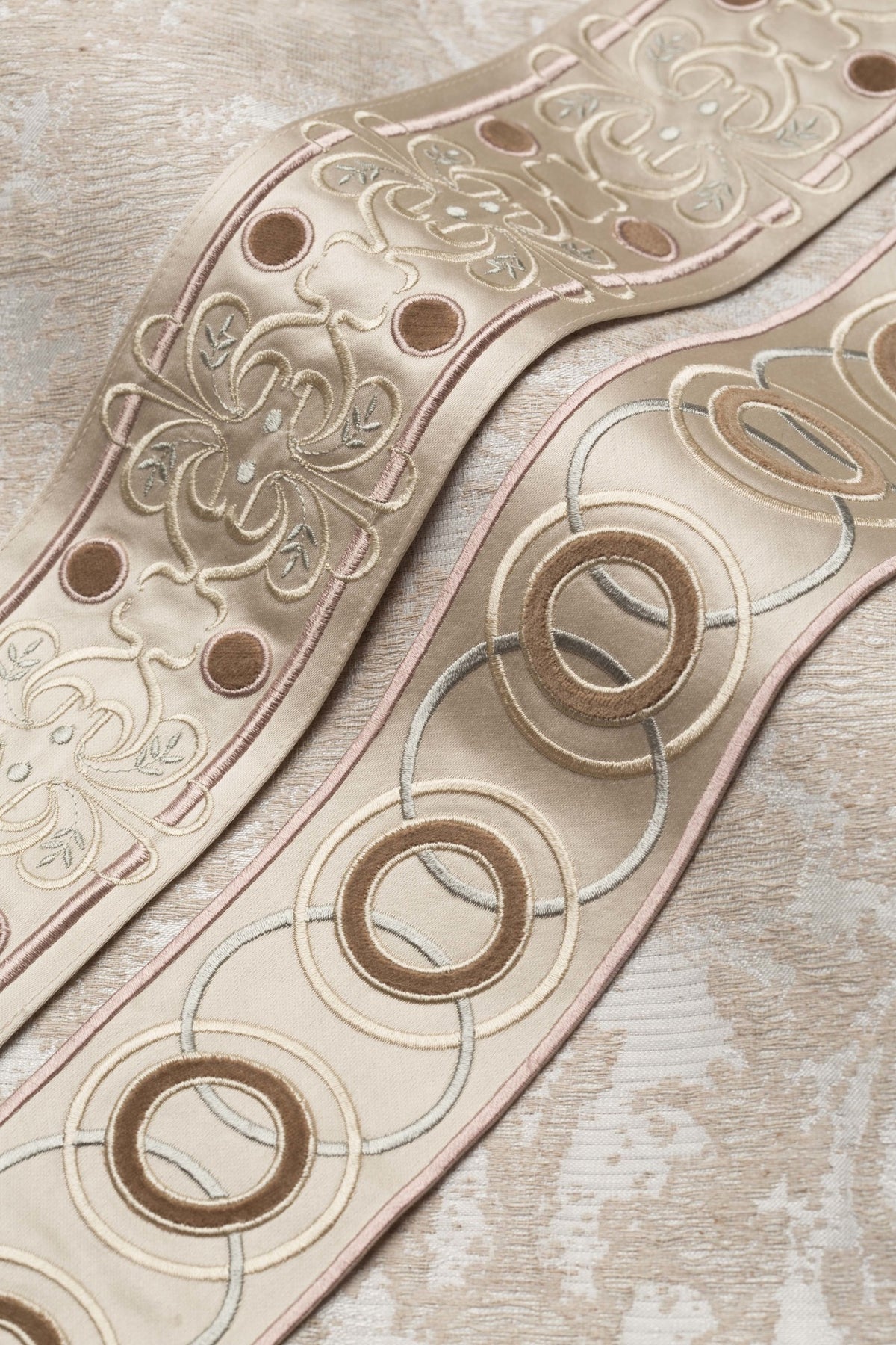 Samuel and Sons Chevallerie Botanical Border — scenography