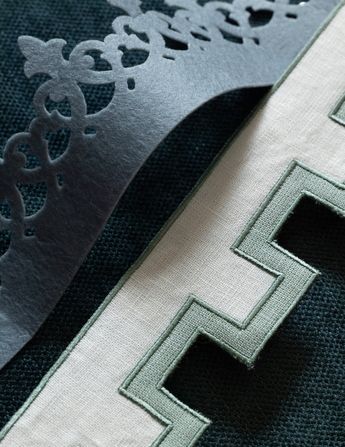 Samuel and Sons Finlay Scalloped Border — scenography