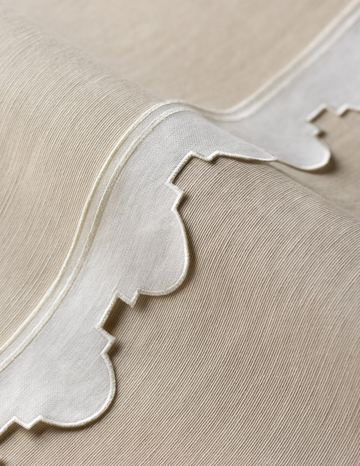 Samuel and Sons Tess Scalloped Border — scenography