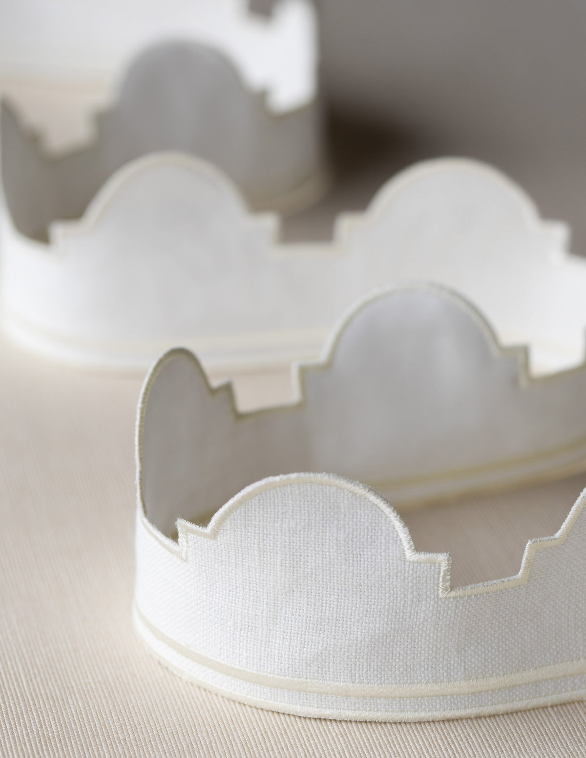Samuel and Sons Tess Scalloped Border — scenography