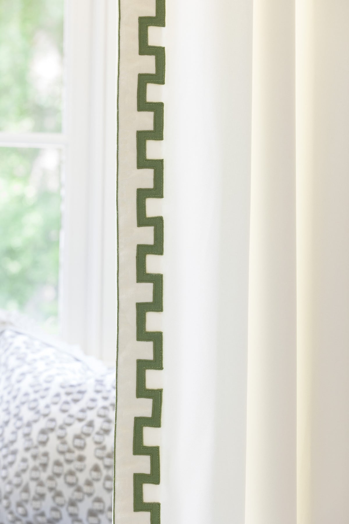 Samuel and Sons Devon Appliqué Border — scenography