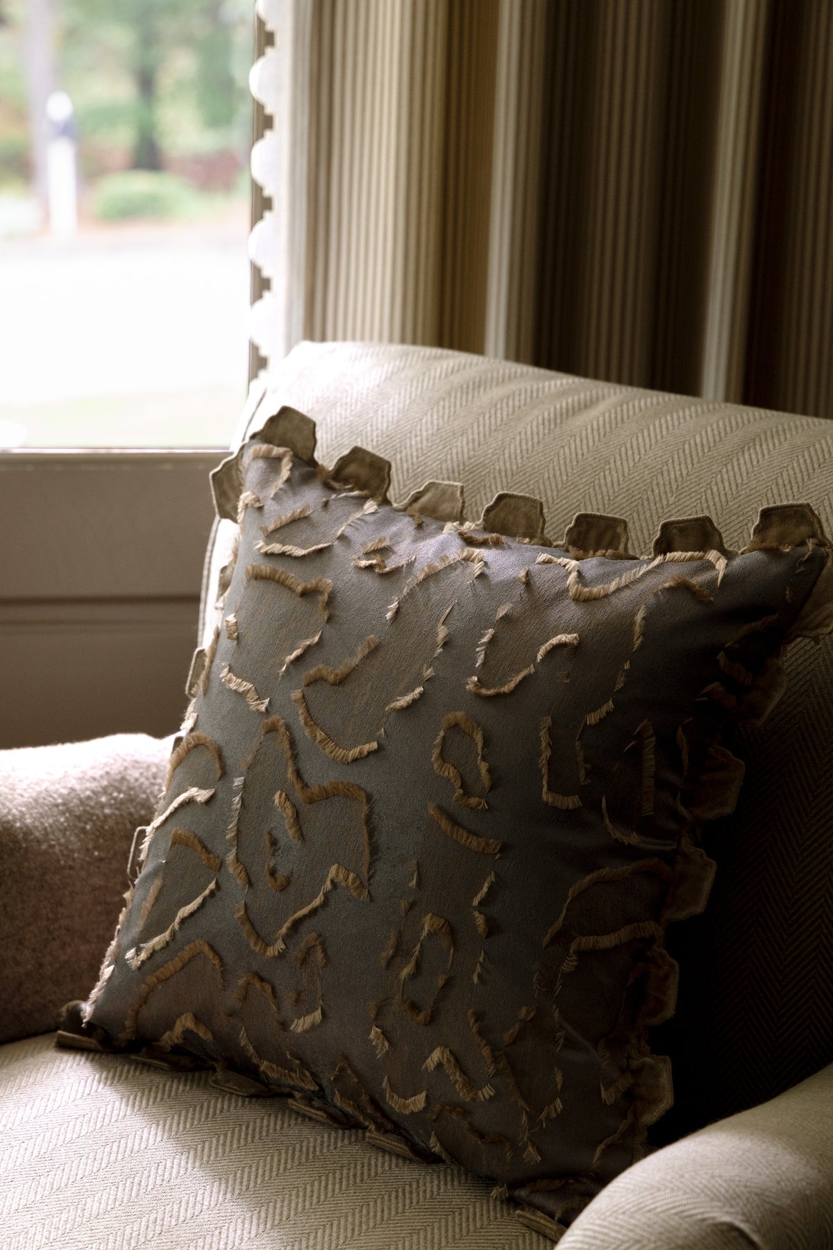 Samuel and Sons Tess Scalloped Border — scenography