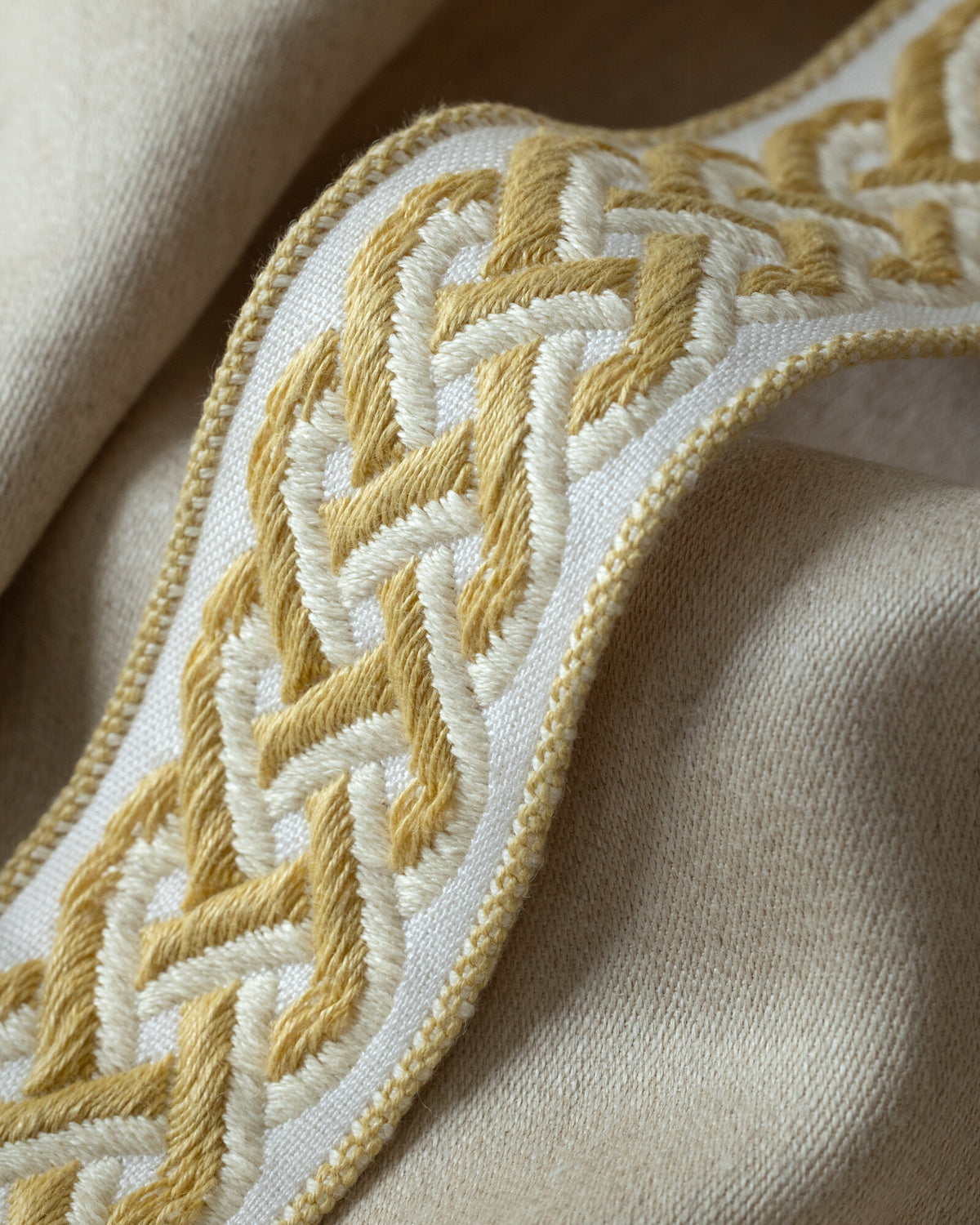 Samuel and Sons Dorset Braided Border — scenography