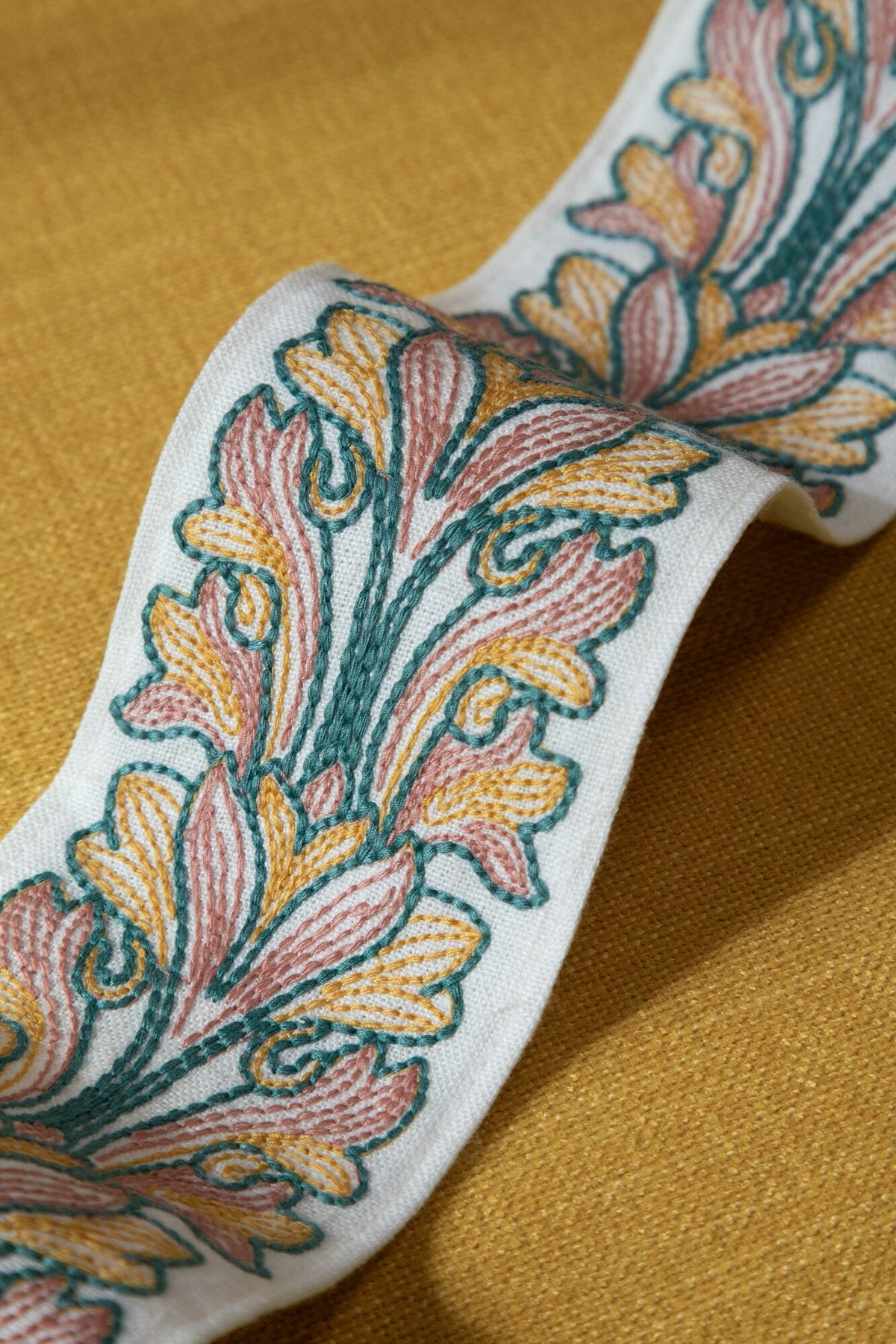 Samuel and Sons Fogli Embroidered Border — scenography