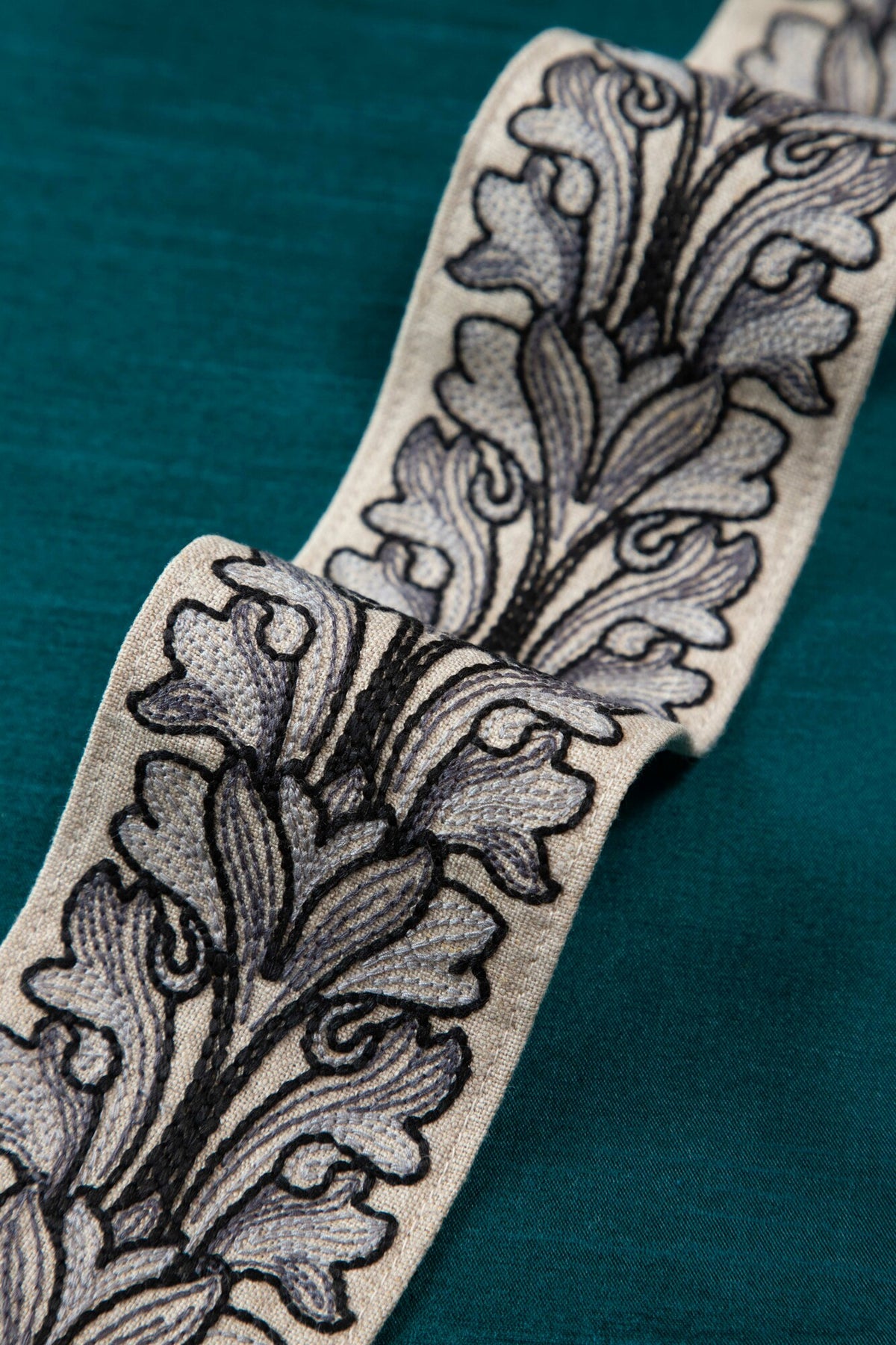 Samuel and Sons Fogli Embroidered Border — scenography