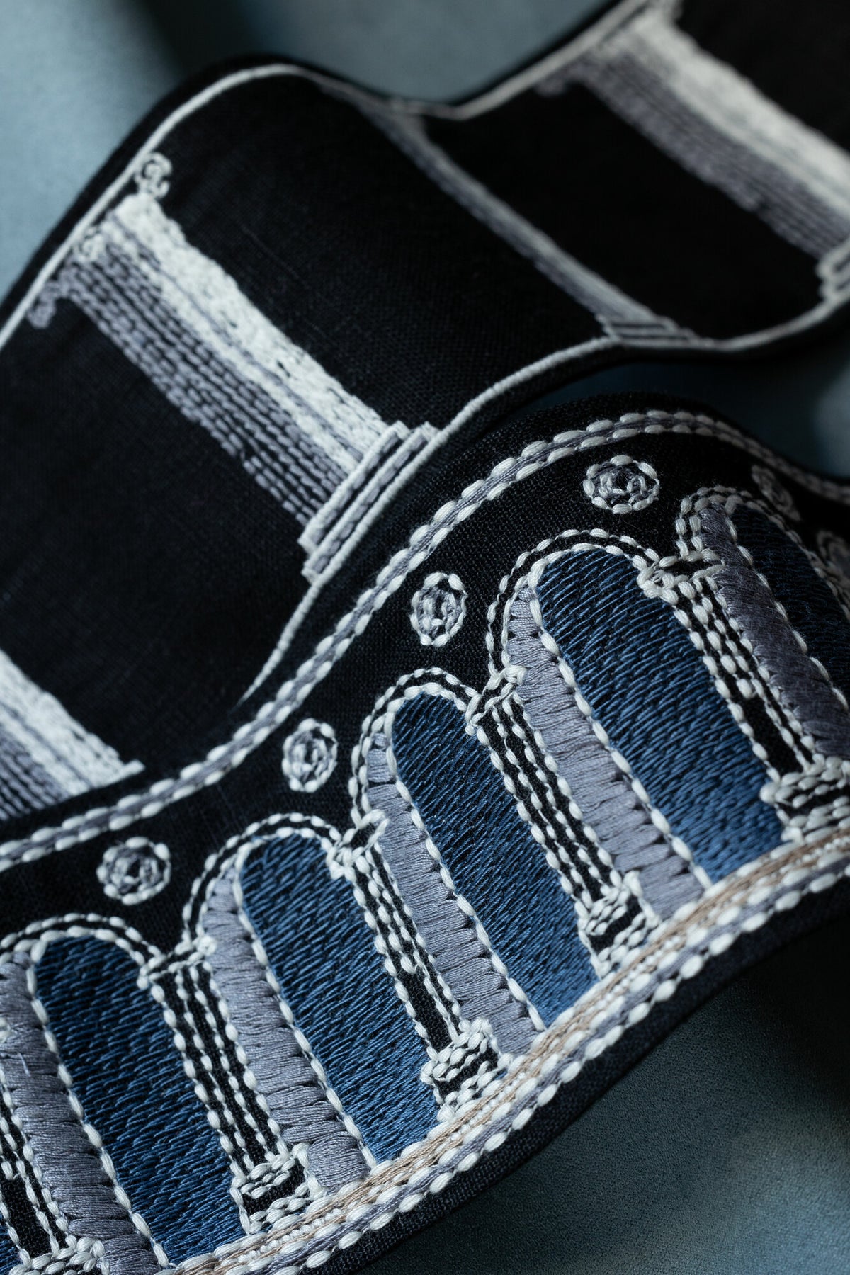 Samuel and Sons Archi Embroidered Border — scenography