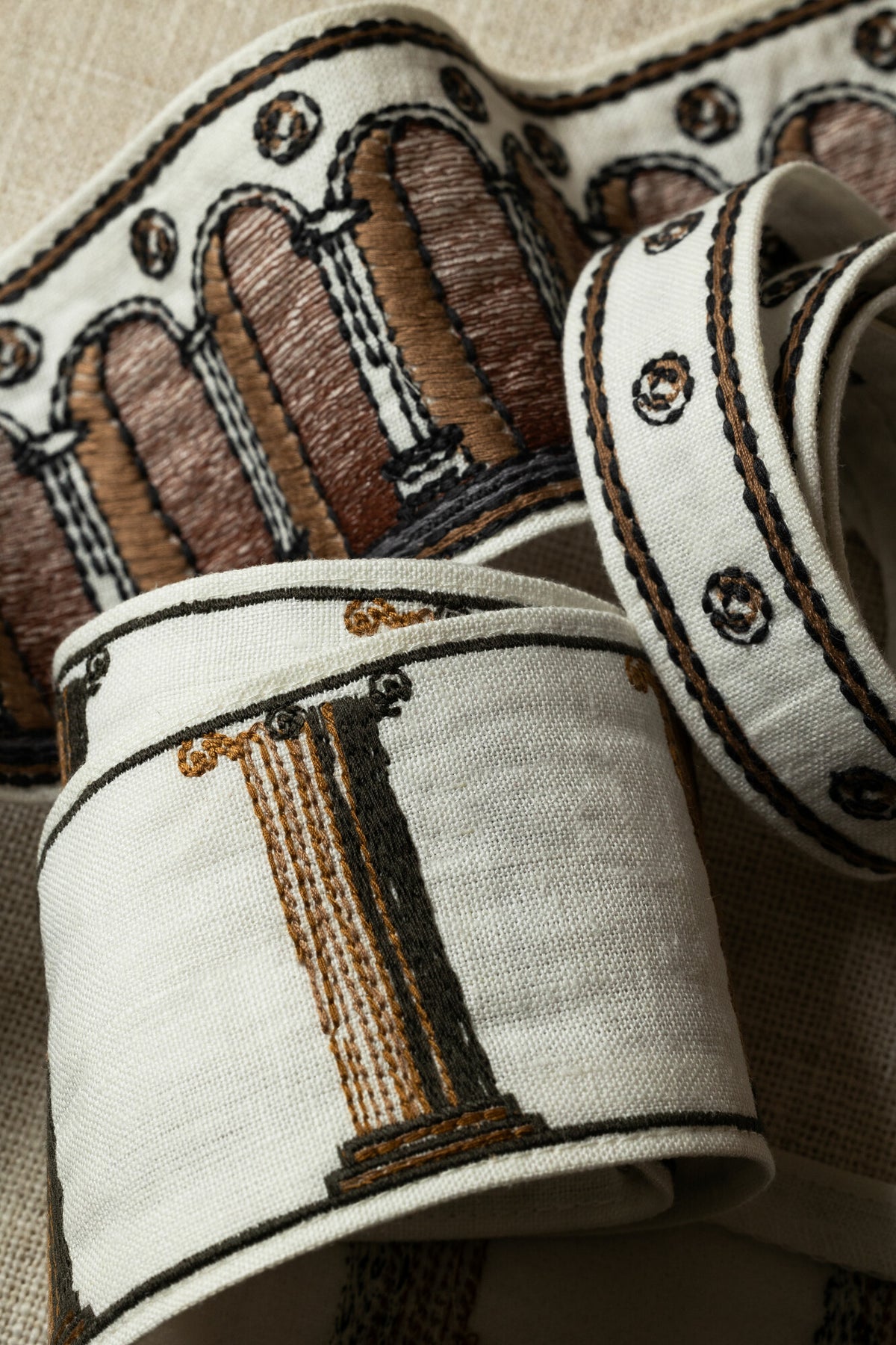 Samuel and Sons Archi Embroidered Border — scenography