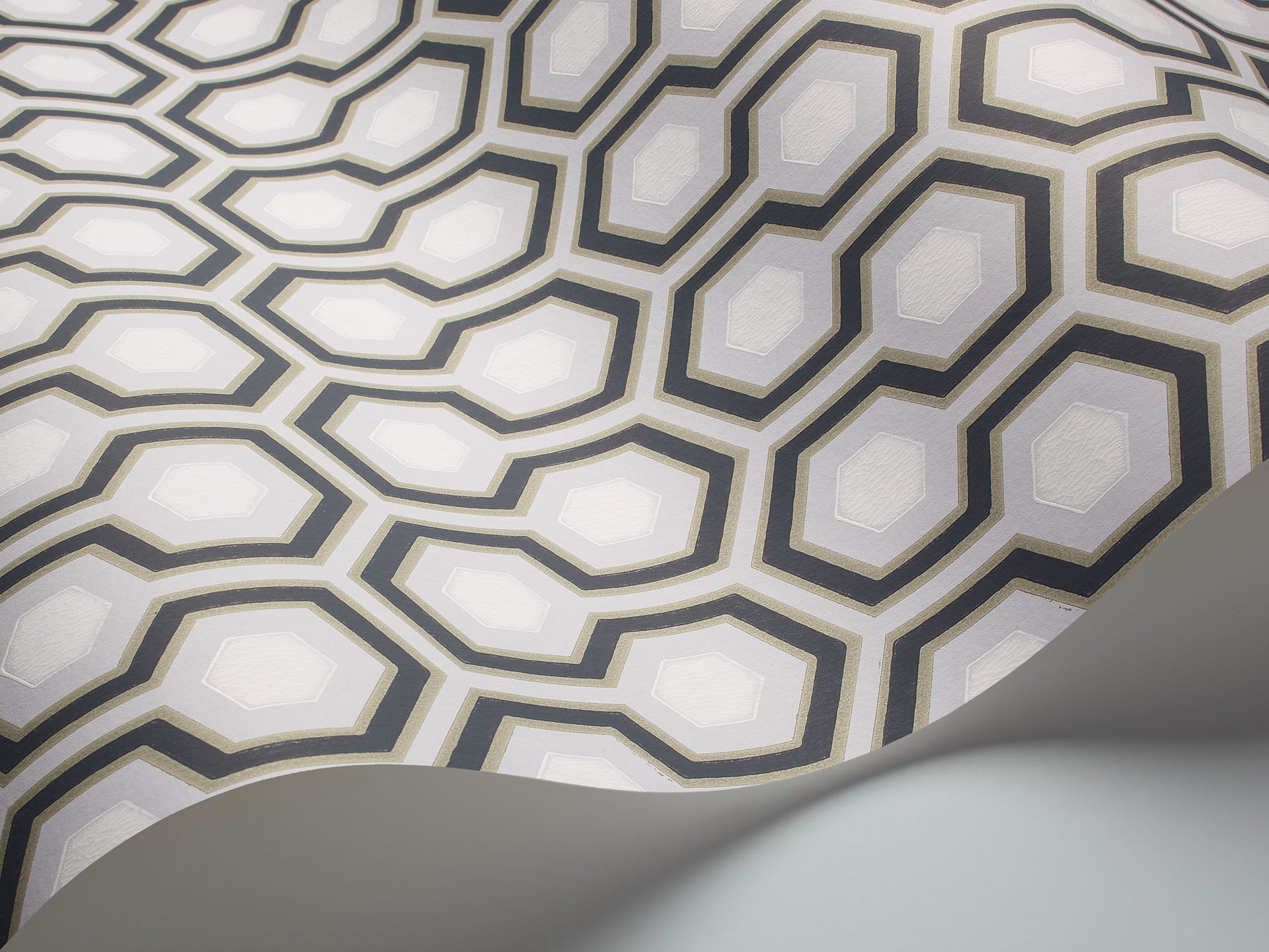 Cole & Son Hicks' Hexagon - interior