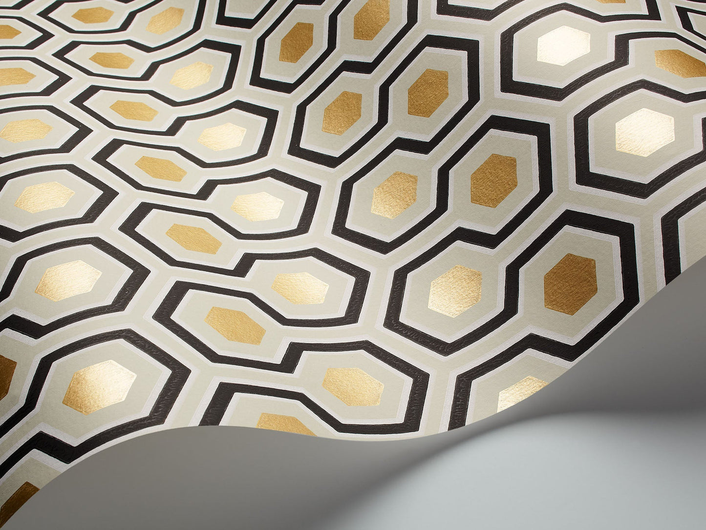 Cole & Son Hicks' Hexagon - interior
