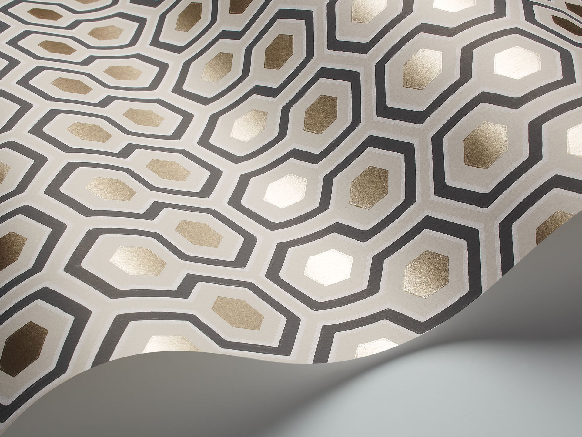 Cole & Son Hicks' Hexagon - interior