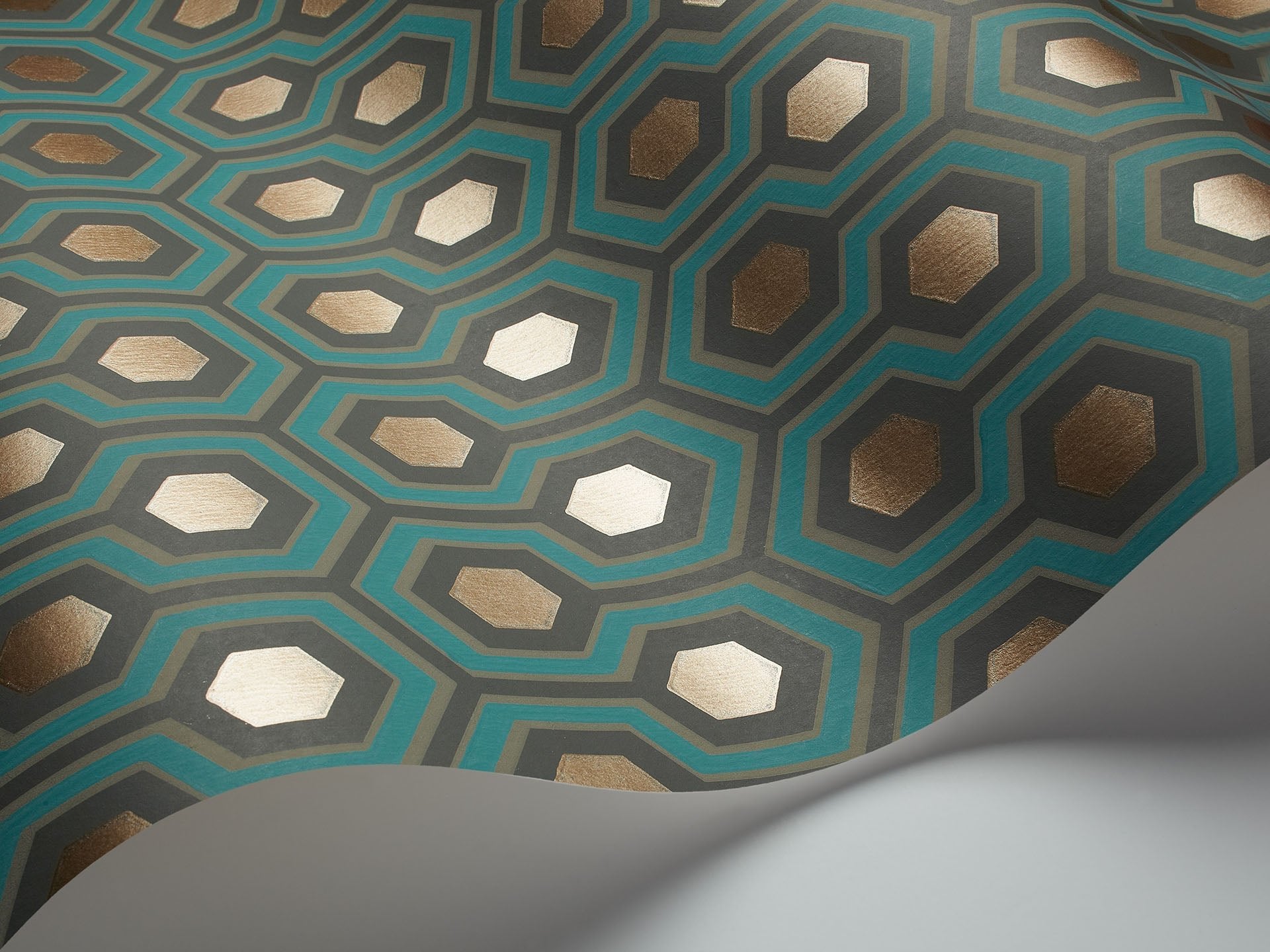 Cole & Son Hicks' Hexagon - interior