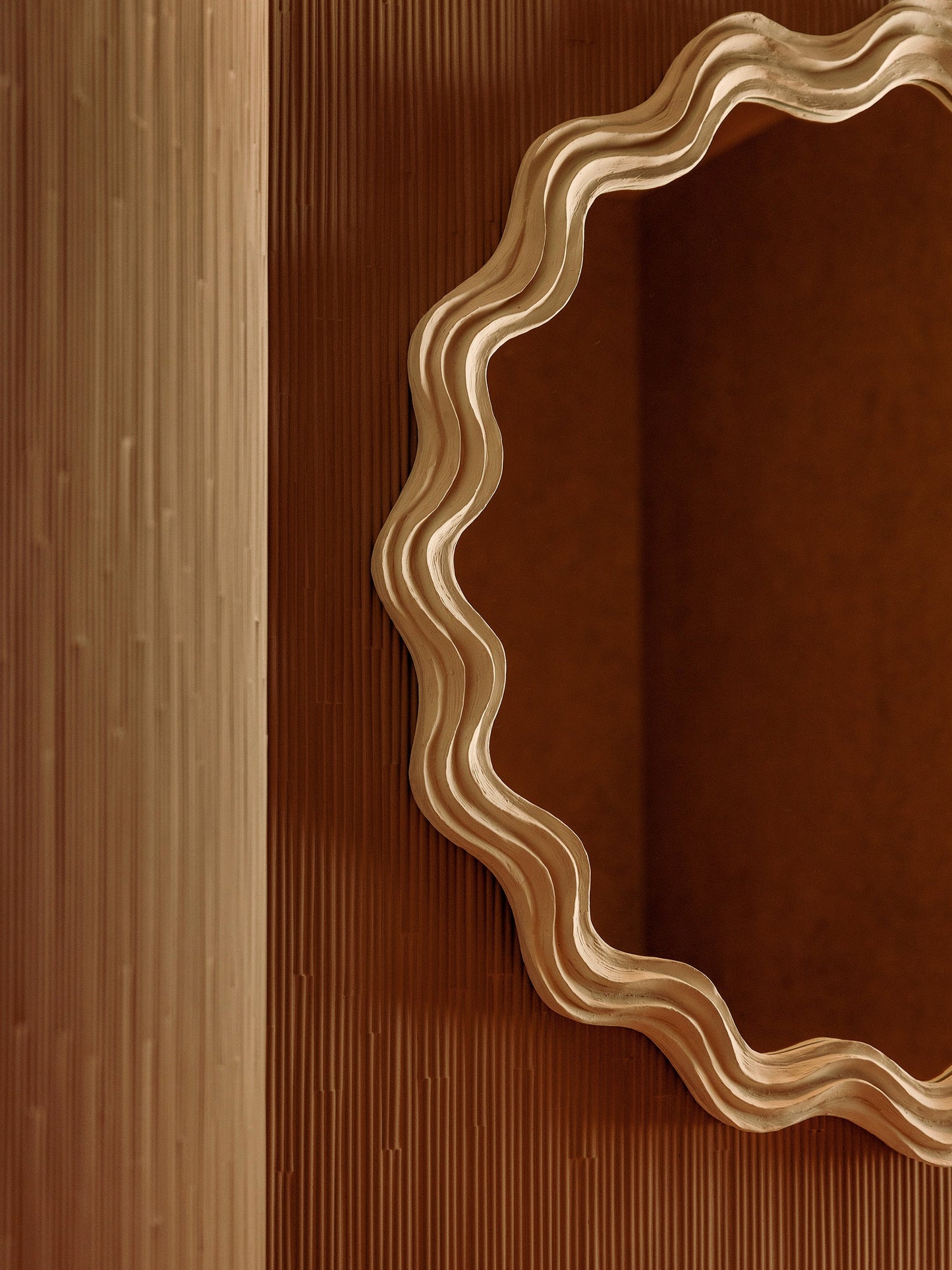 Porta Romana I Clam Shell Mirror Round