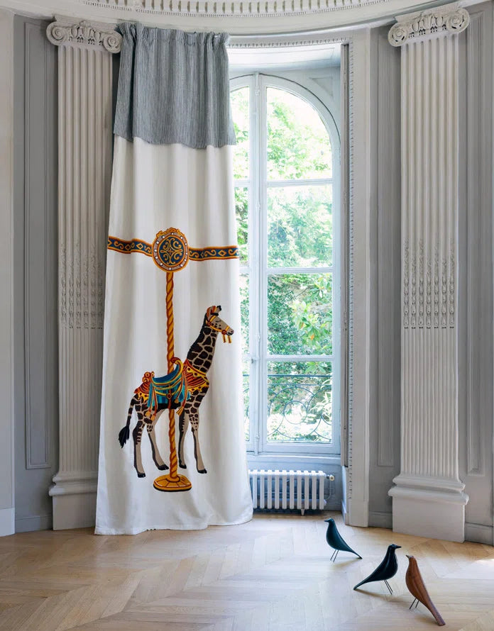 Pierre Frey La girafe du carrousel — scenography