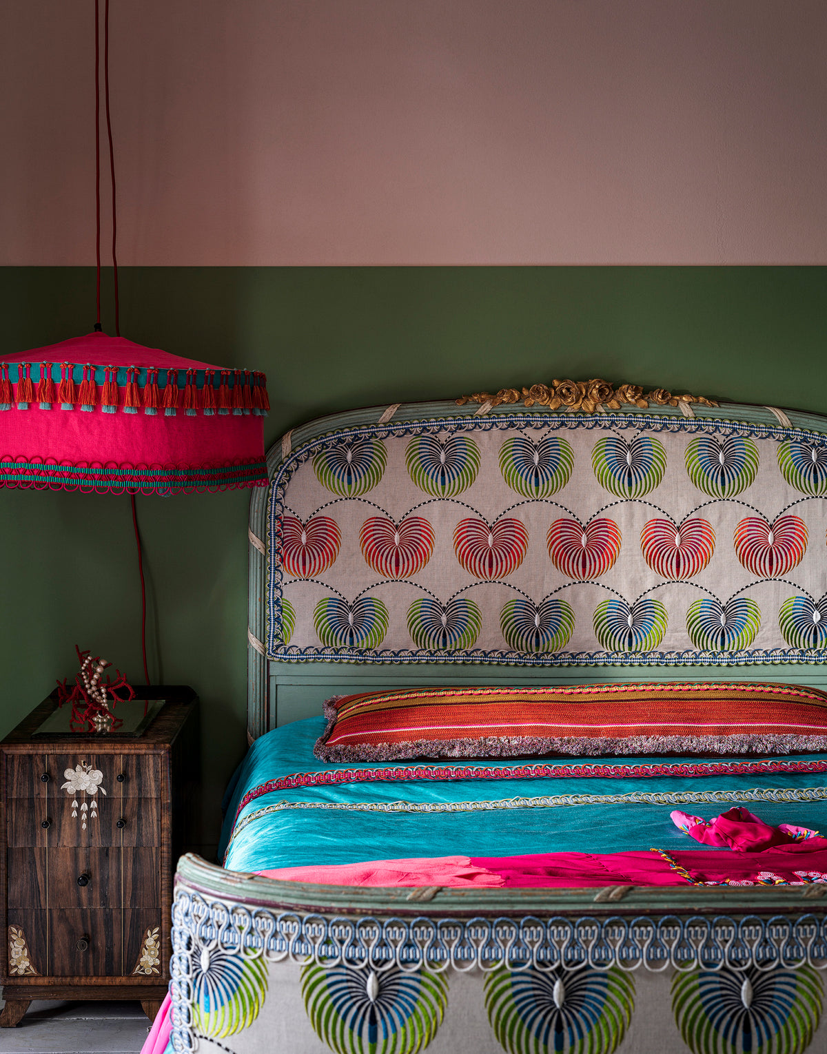 Samuel and Sons Kaleidoscope Tasseled Border — scenography