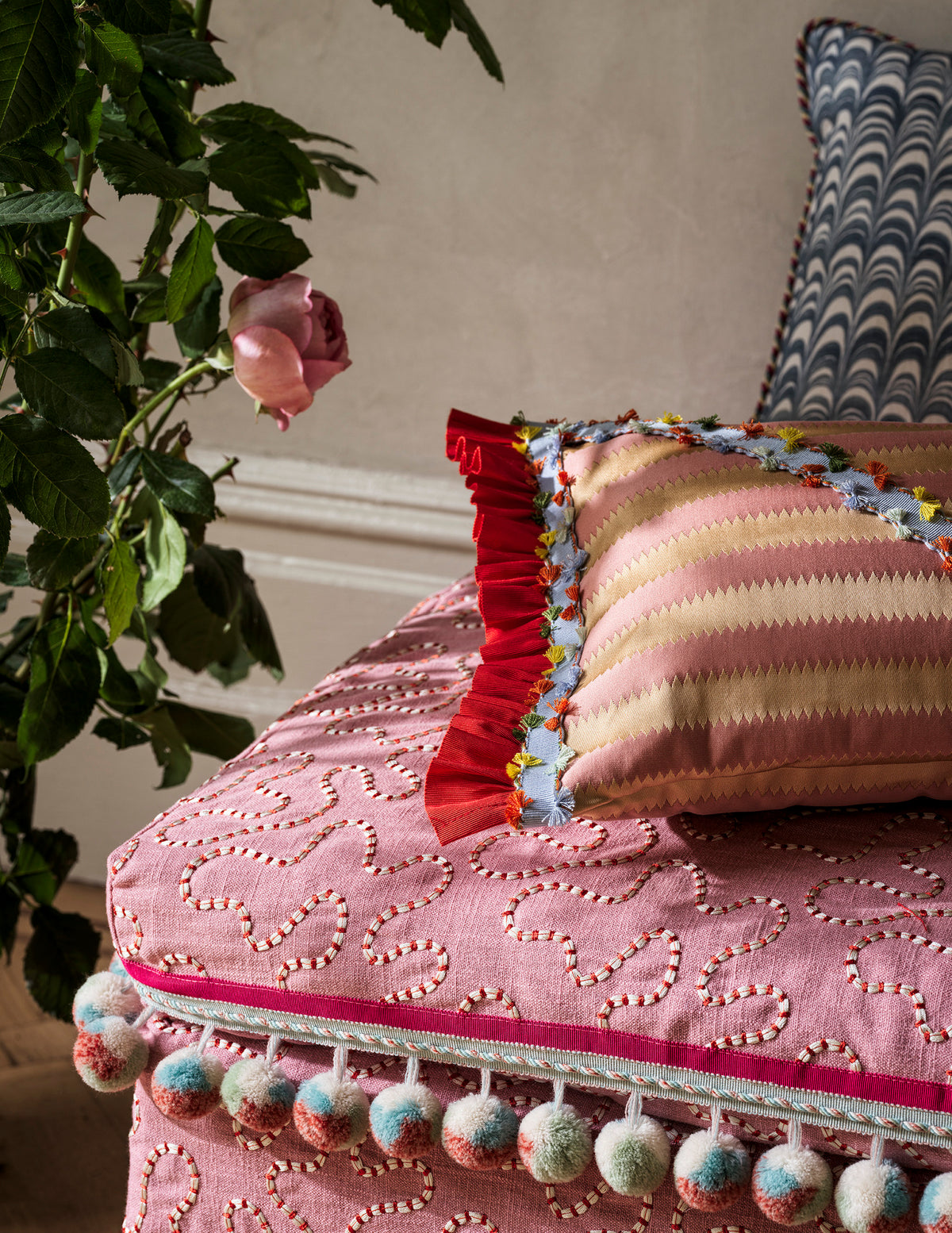 Samuel and Sons Kaleidoscope Bow Border — scenography