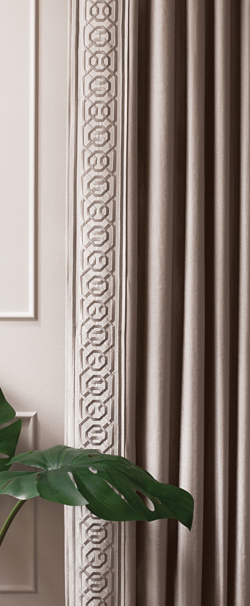 Samuel and Sons Odori Embroidered Border — scenography
