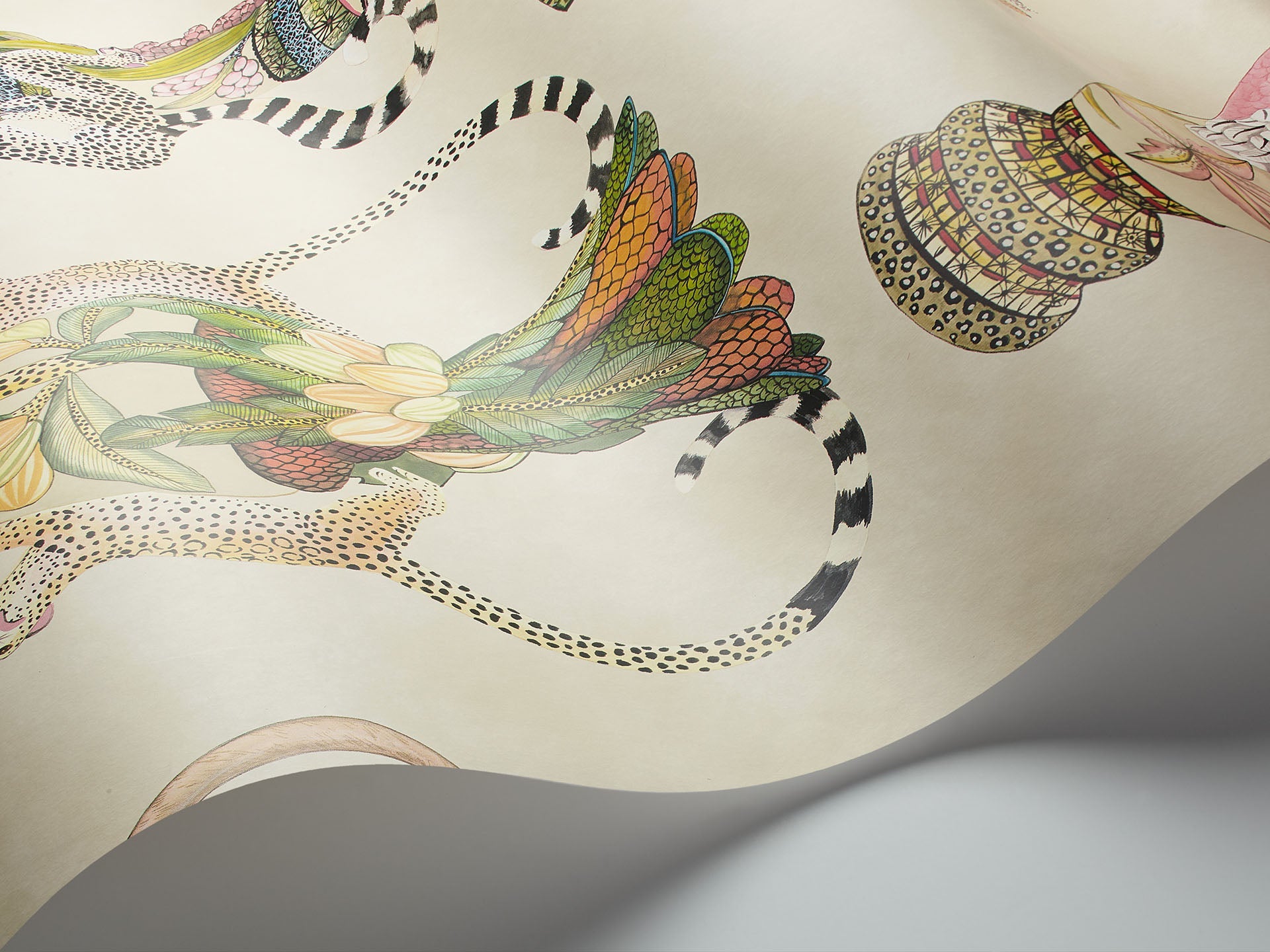 Cole & Son Khulu Vases - interior