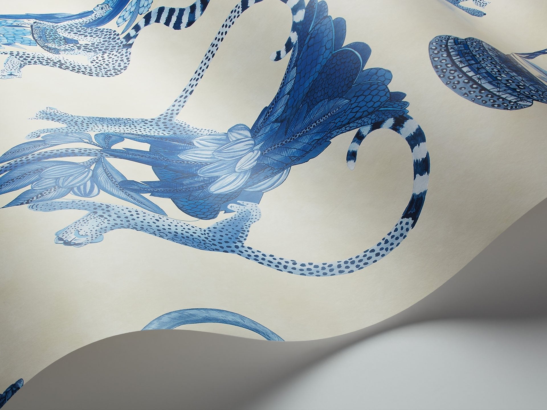 Cole & Son Khulu Vases - interior