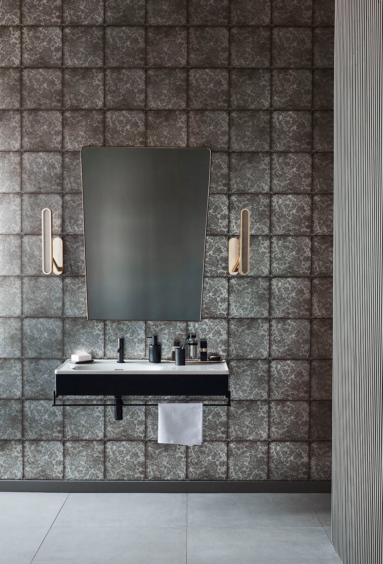 Cole & Son King's Argent - interior