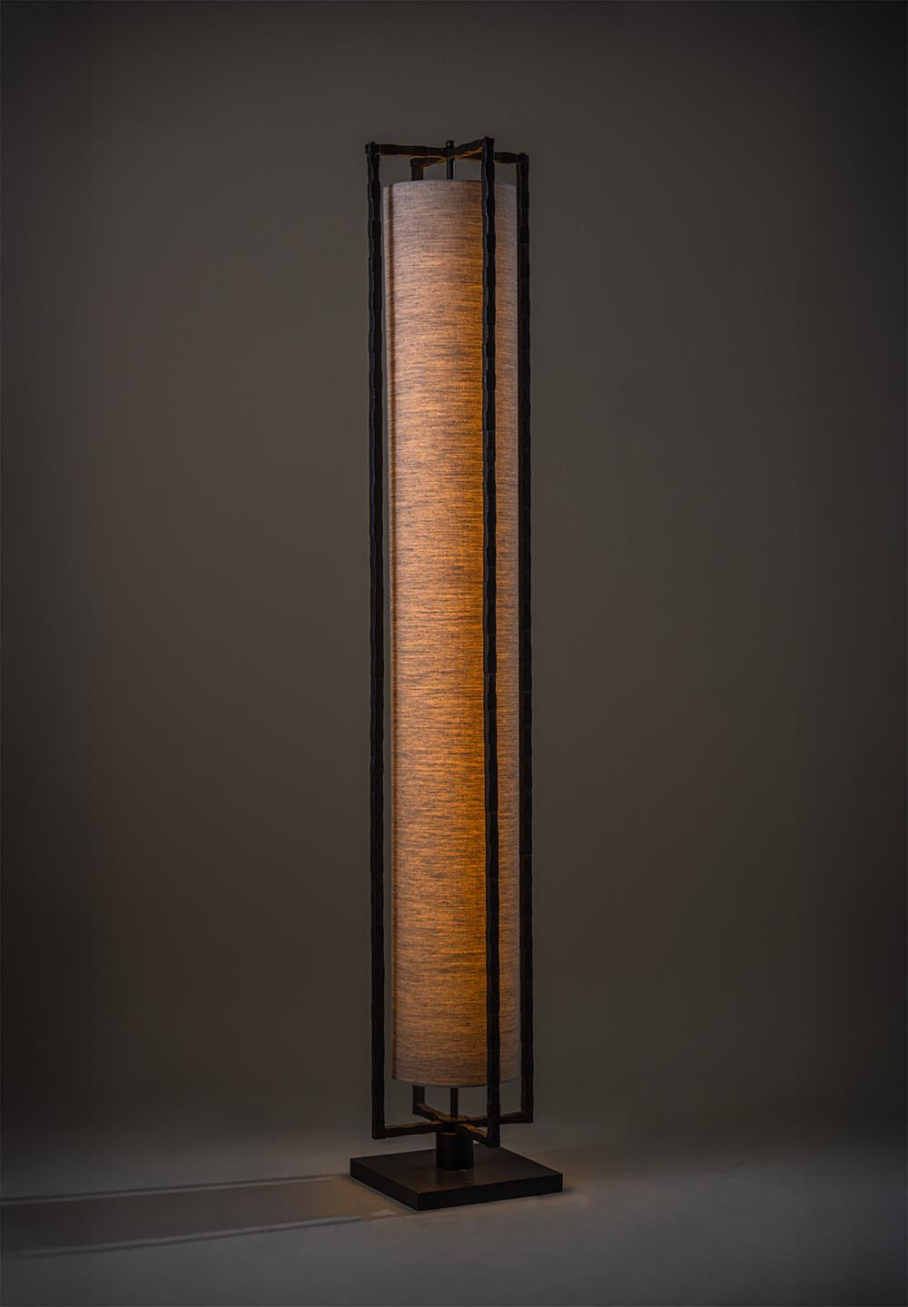 Giacometti Floor Lamp - Carbon lit