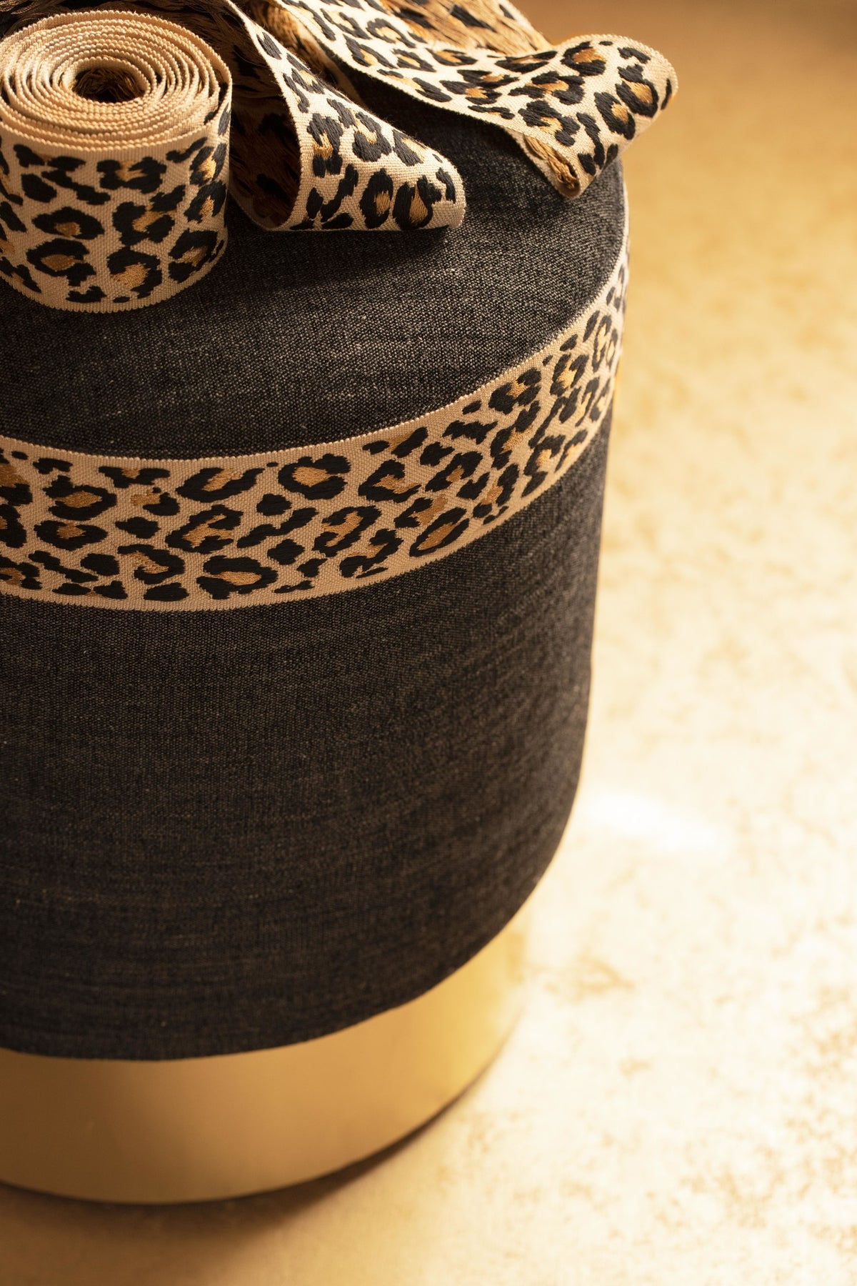 Samuel and Sons Menagerie Border — scenography