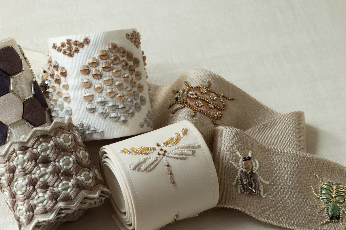 Samuel and Sons Queen Bee Embroidered Border — scenography