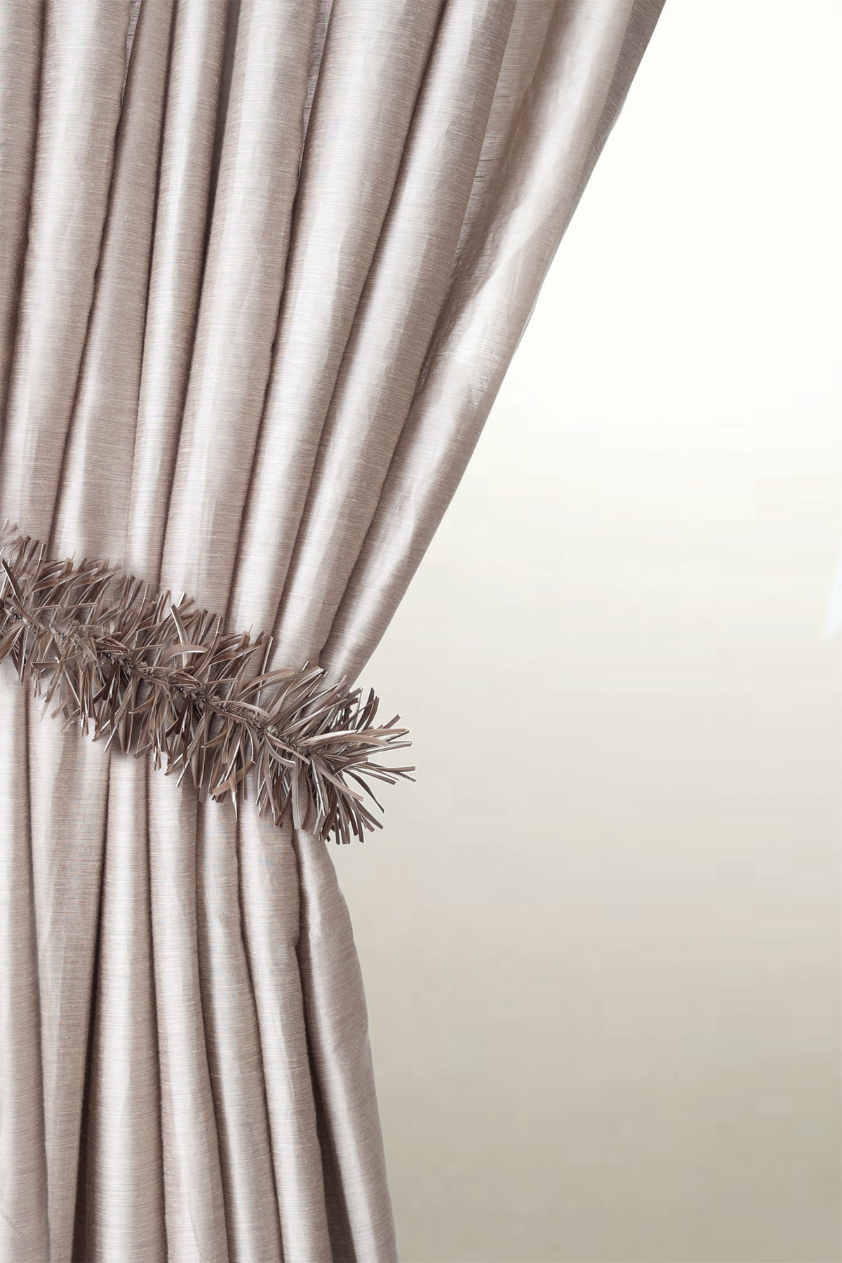 Samuel and Sons Celestial Feather Holdback — scenography