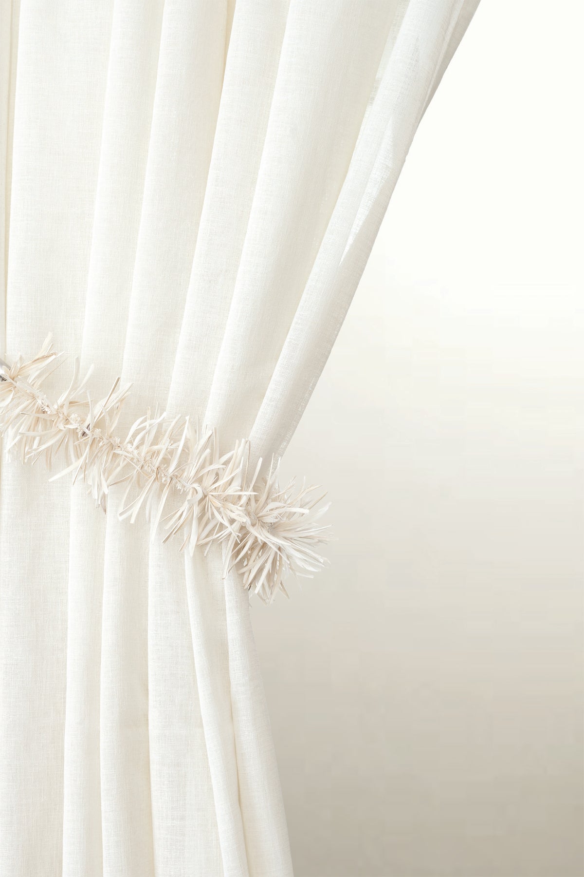 Samuel and Sons Celestial Feather Holdback — scenography