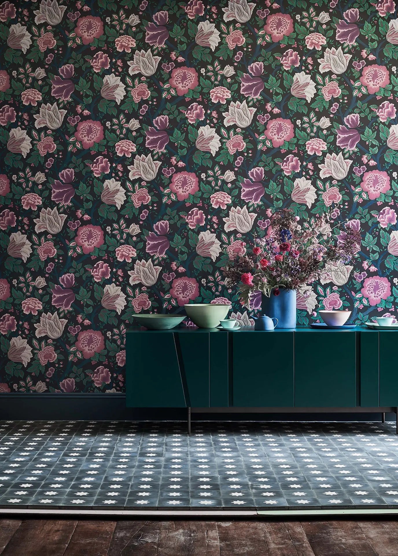 Cole & Son Midsummer Bloom - interior