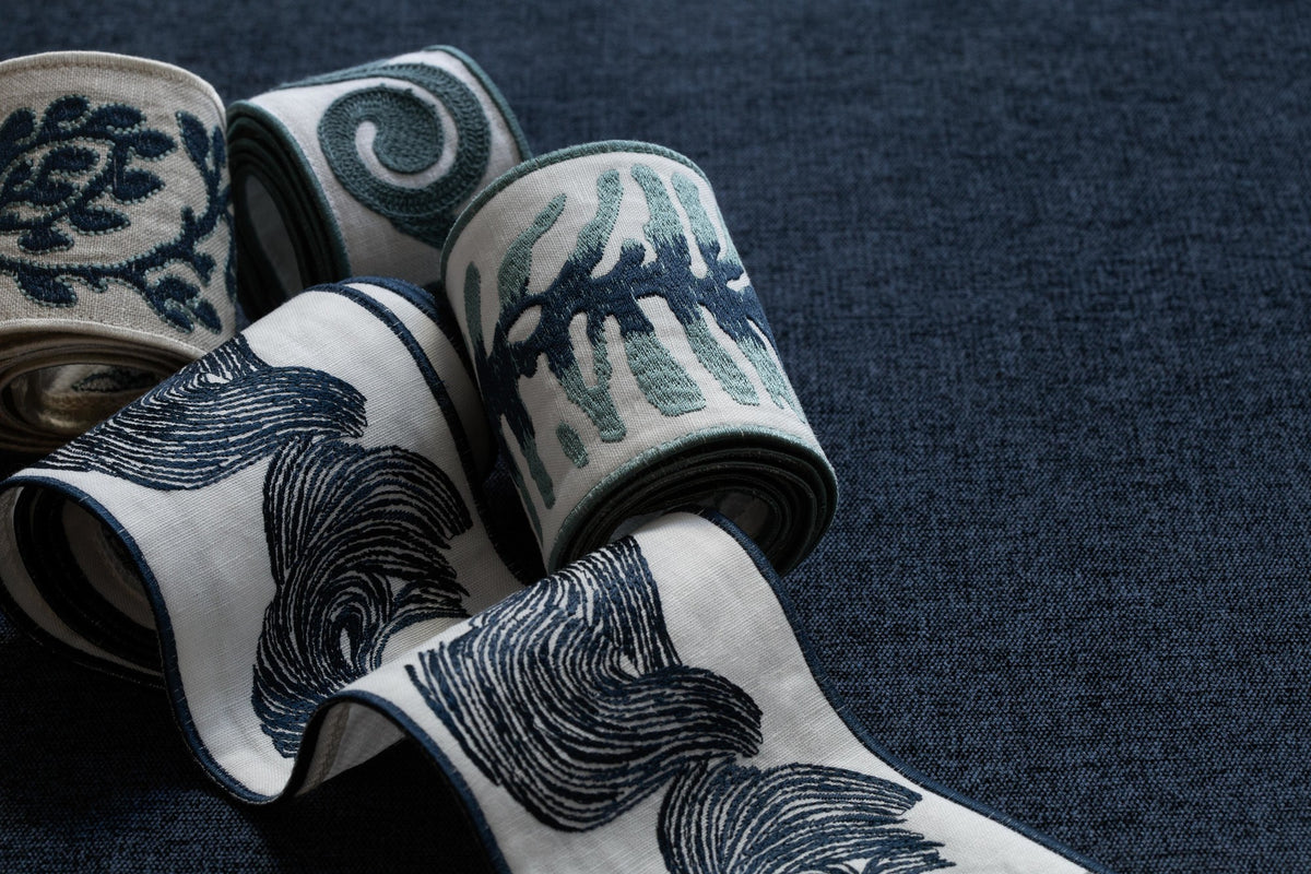 Samuel and Sons Oahu Embroidered Border — scenography