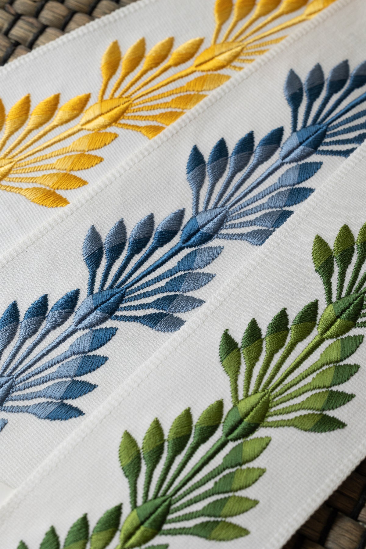 Samuel and Sons Palmetto Crest Embroidered Border — scenography