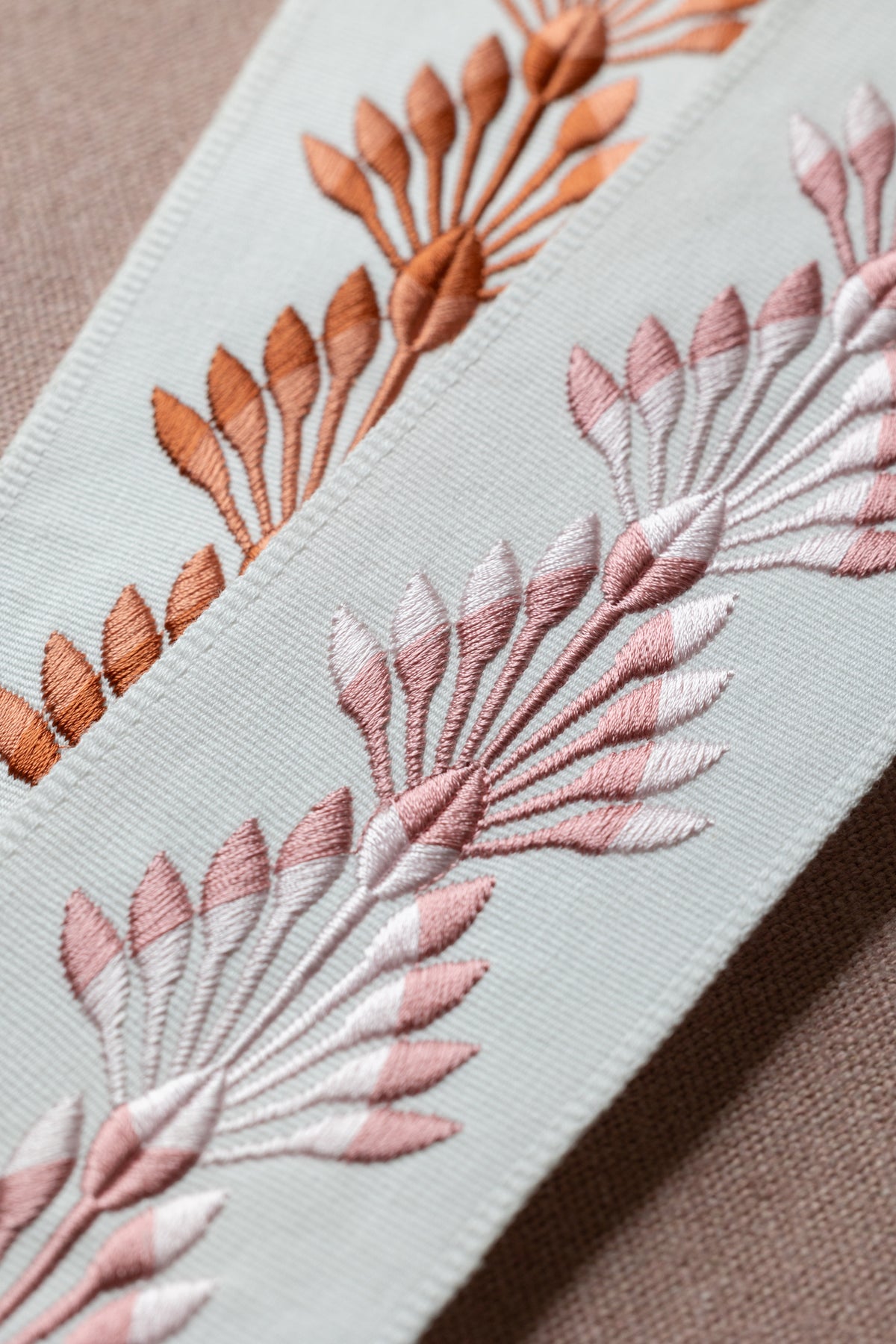 Samuel and Sons Palmetto Crest Embroidered Border — scenography