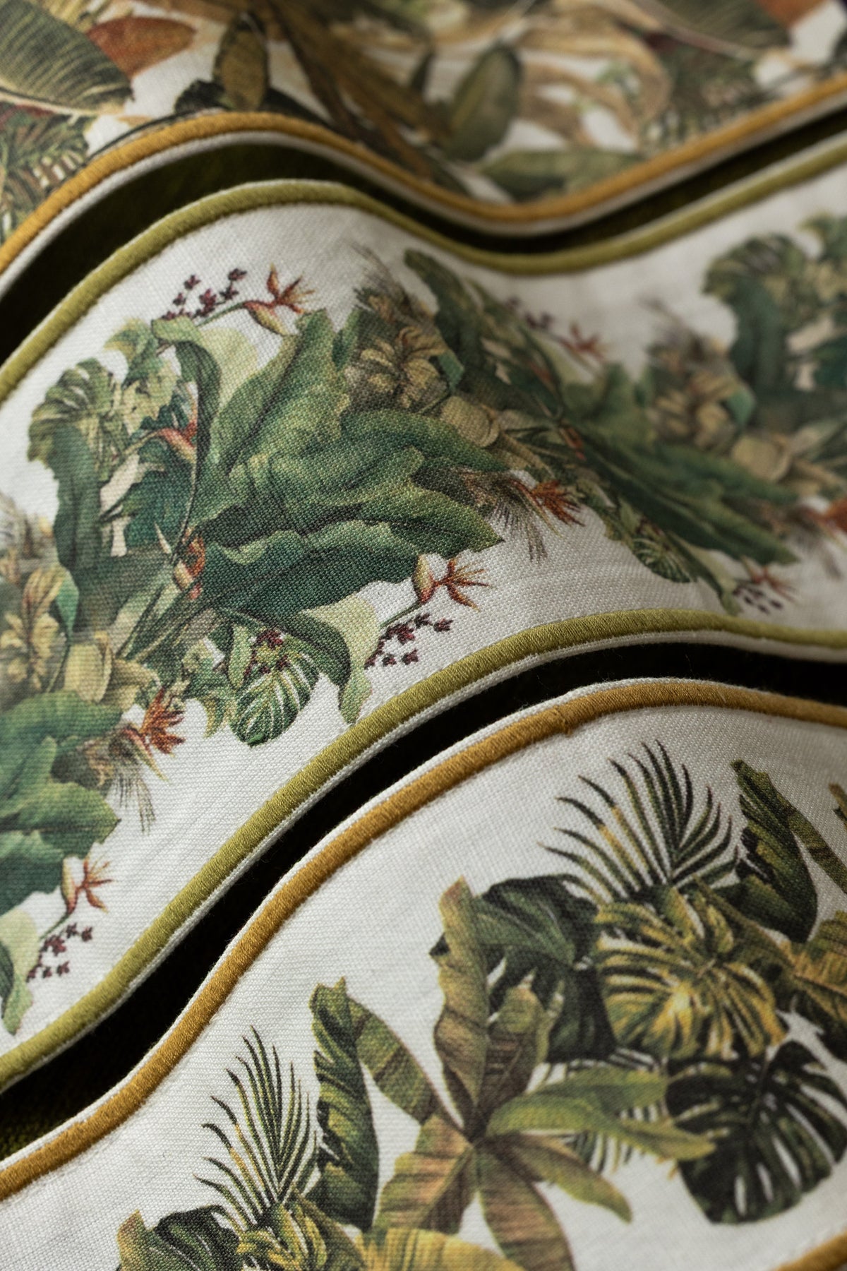 Samuel and Sons Verdant Palm Border — scenography