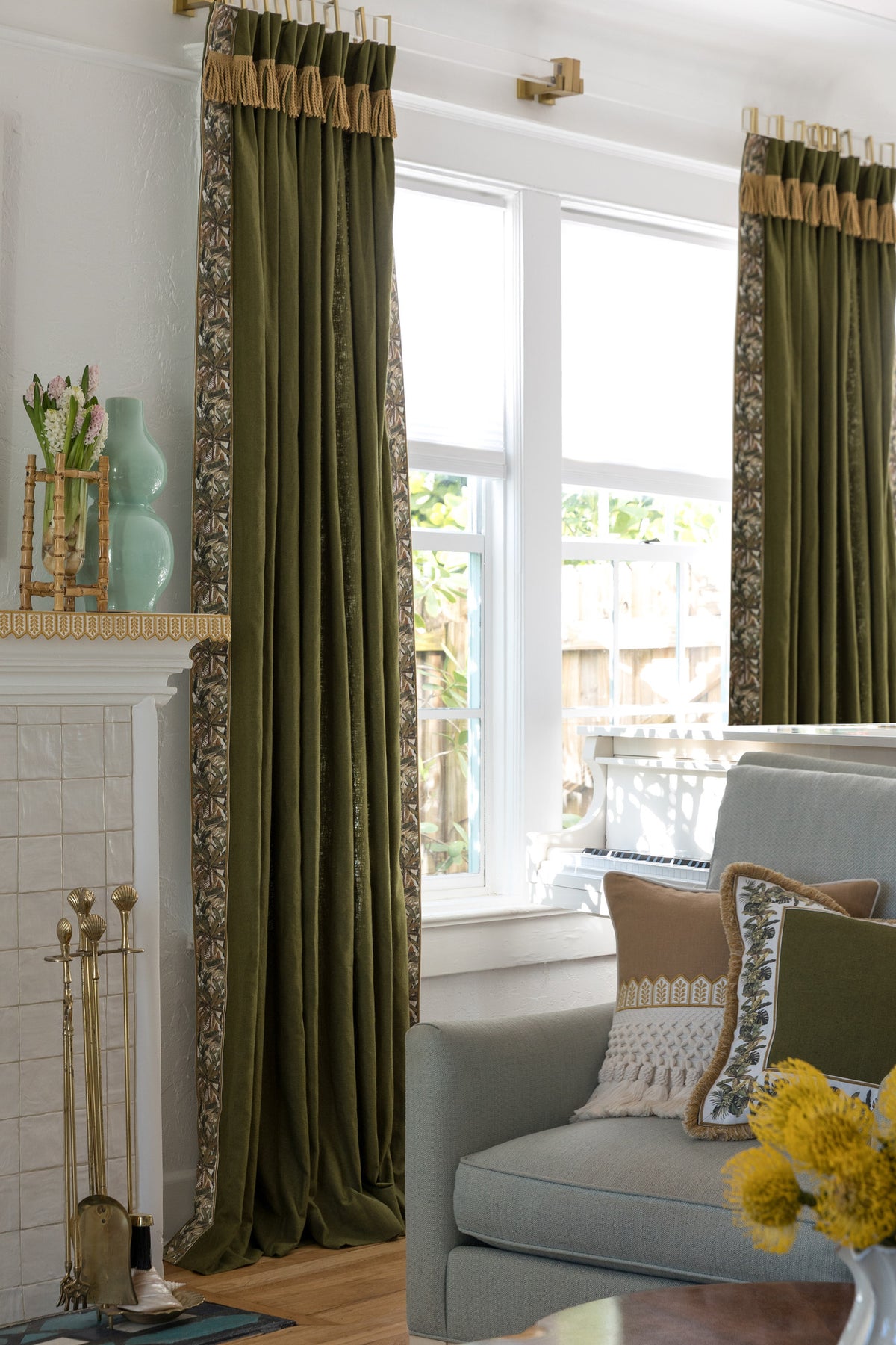 Samuel and Sons Verdant Palm Border — scenography