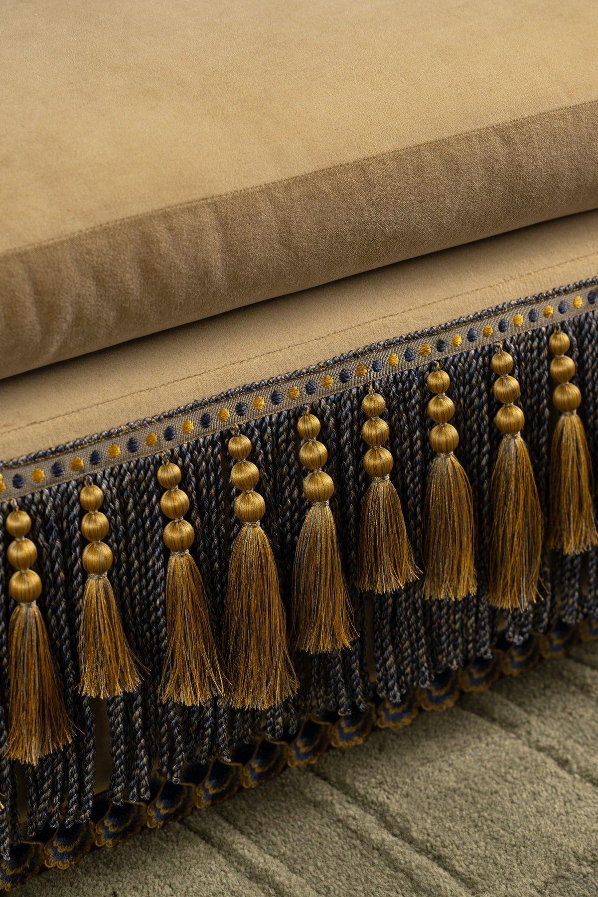 Samuel and Sons Romaunt Embroidered Border — scenography