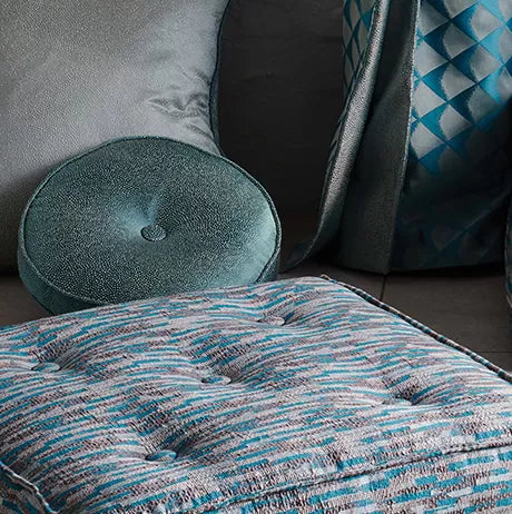 Osborne & Little | Iznik - room setting