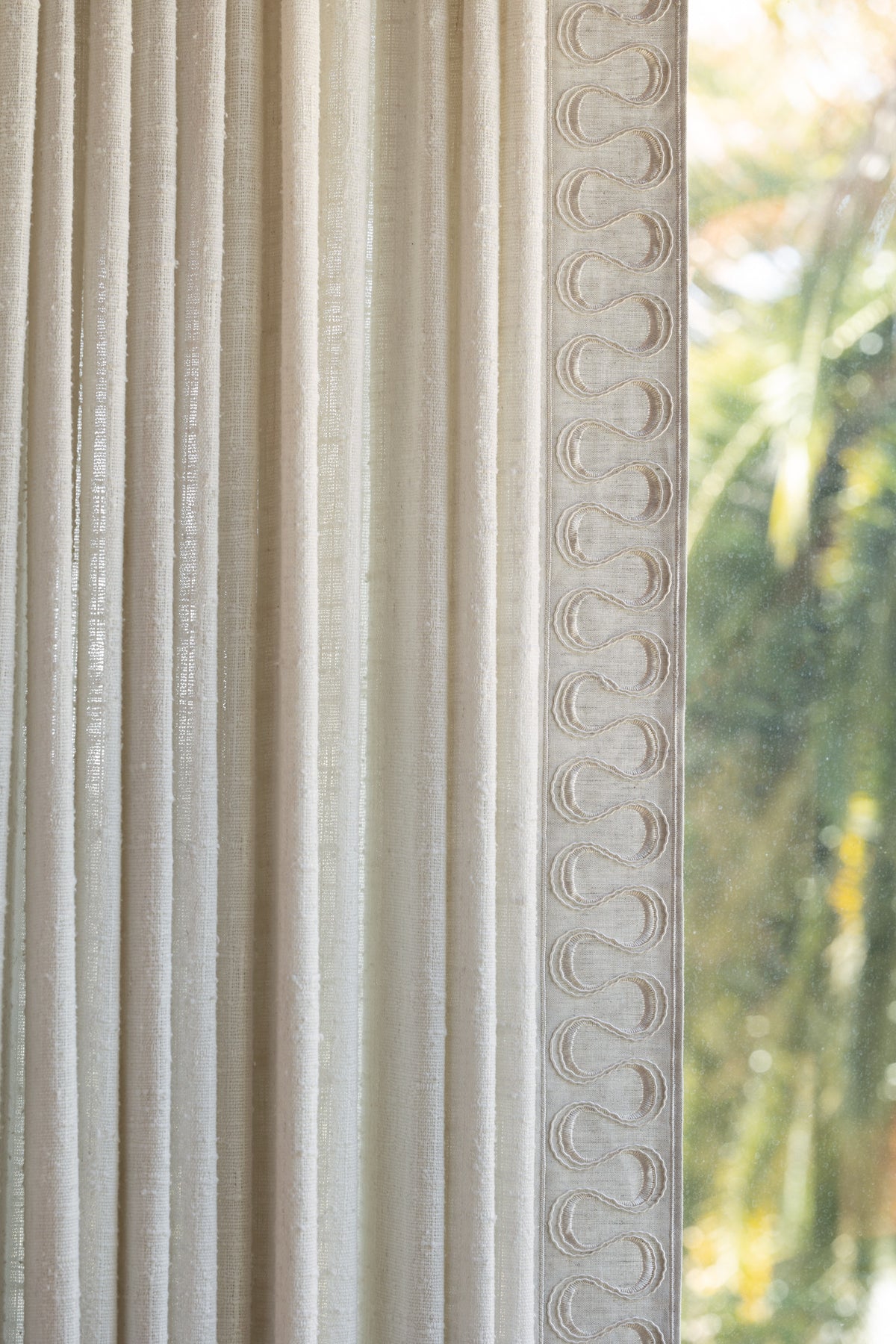 Samuel and Sons Mila Embroidered Border — scenography