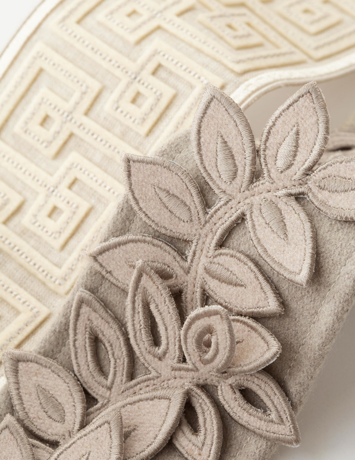 Samuel and Sons Botanico Appliqué Border — scenography